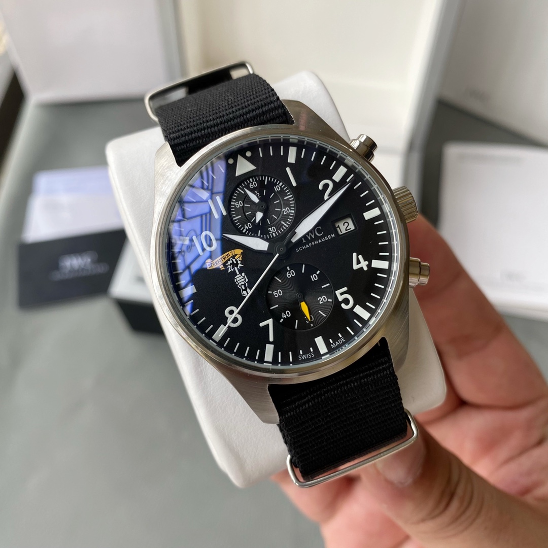 p450新款万国飞行员全自动机械。首发『新表』IWC 推出 Pilot’s Watch Chronograph Edition IWC X Hot Wheels Racing Works 古董赛车主题计时码表，尺寸43mm🔥顶级出品精品不断🔥