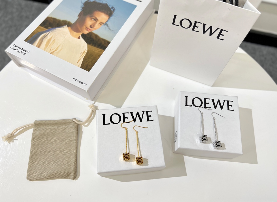 LOEWE罗意威长款月饼耳钉耳环