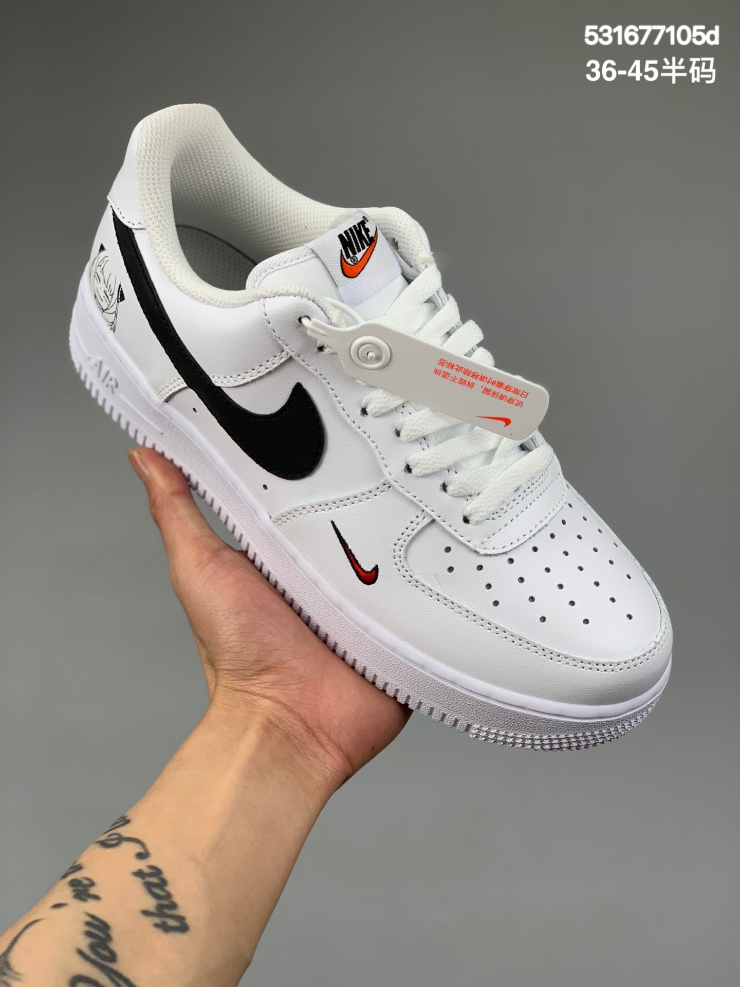 本地
耐克 Nike Air Force 1 ’07 空军一号低帮百搭休闲运动板鞋。柔软、弹性十足的缓震性能和出色的中底设计，横跨复古与现代的外型结合，造就出风靡全球三十多年的Force 1，直到今天还深受青睐货号：FB2364码数：36 36.5 37.5 38 38.5 39 40 40.5 41 42 42.5 43 44 45
编码：531677105d