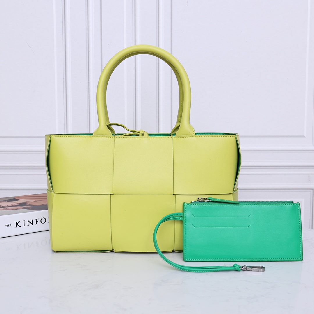 Bottega Veneta Intrecciato Tote Bag Kiwi Green