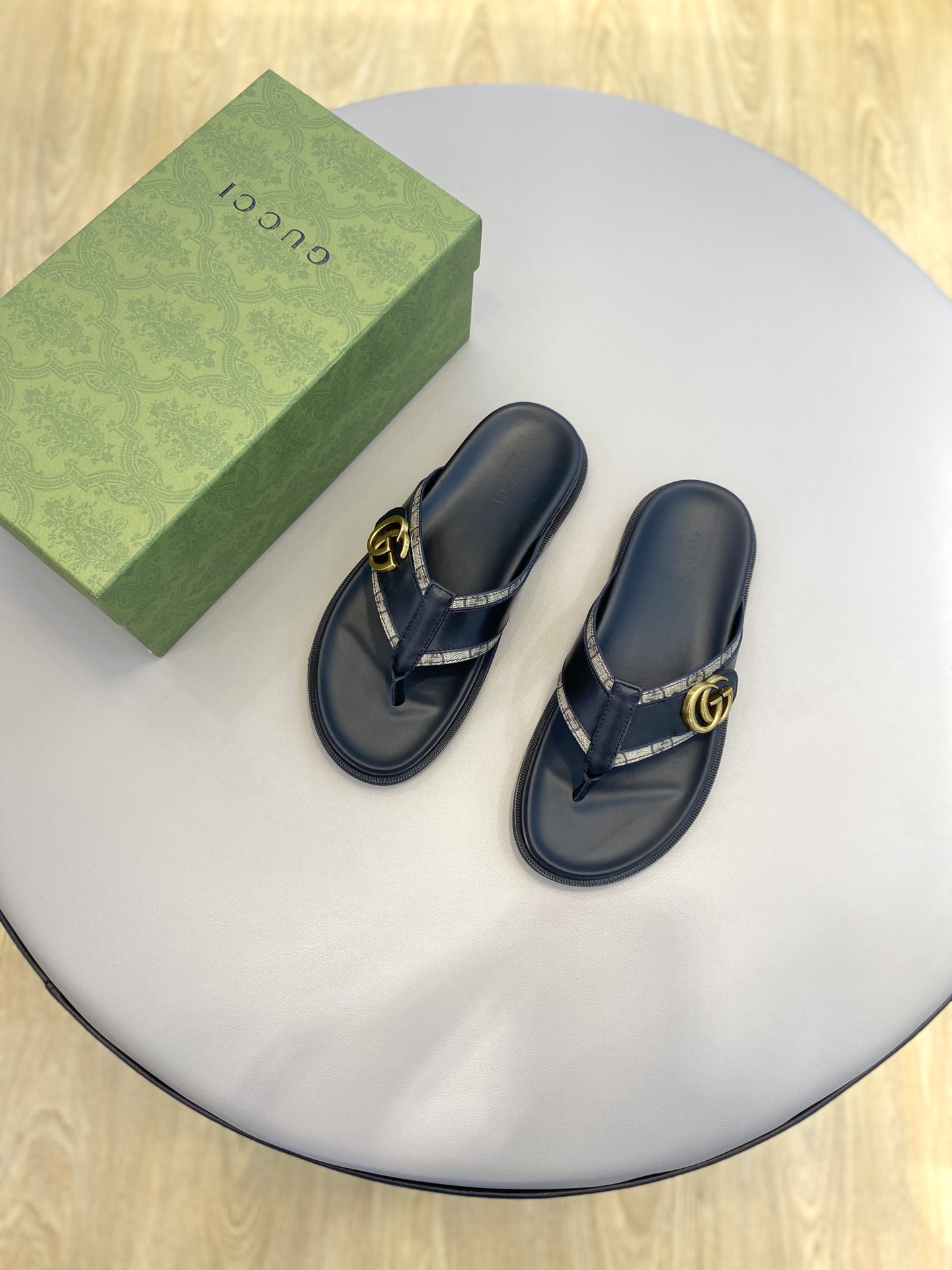 Gucci Men's G Buckle Thong Sandals | Classic Logo Summer Beach Slides 2 i1654062750 5293 0