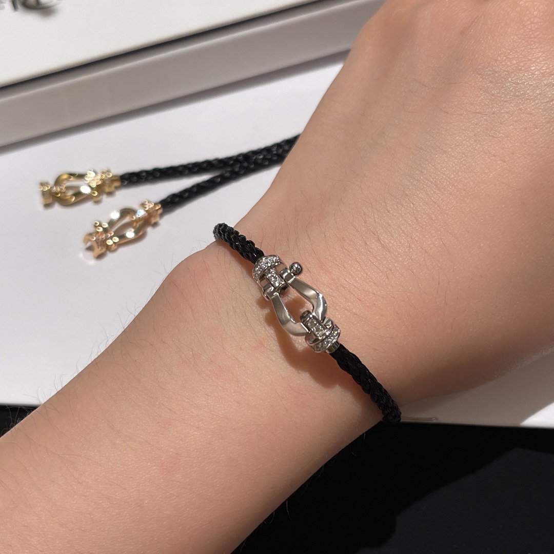 NO:631863,Feiden fine version horseshoe buckle with diamond black steel rope bracelet Force 10 series thick 18k gold plated size 16# 17# thin chain exquisite and versatile 88300,,bracelet,Cardia high-end jewelry19860909斐登细版马蹄扣带钻黑色钢绳手链 Force 10系列 厚镀18k金 尺寸16# 17# 细链精致秀气百搭88300,,bracelet,卡迪亚高端饰品,Jewelry