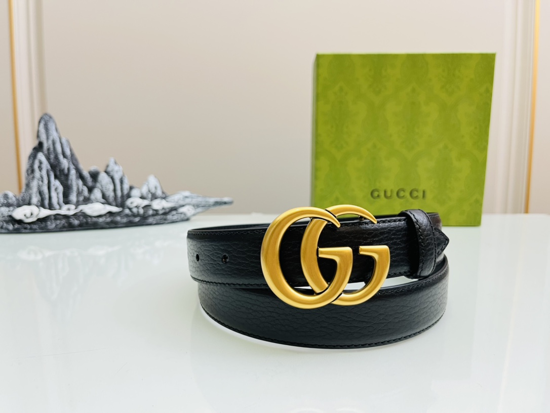 I0  Gucci 古奇  皮带腰带：单面使用专柜质量、百分百头层牛皮、24k钢扣、送人自用首选、保证真皮 包装：请认准图片专柜包装、送打孔器 全套包装 宽度：3.0cm 长度：国标cm-cm 不可以自行裁剪