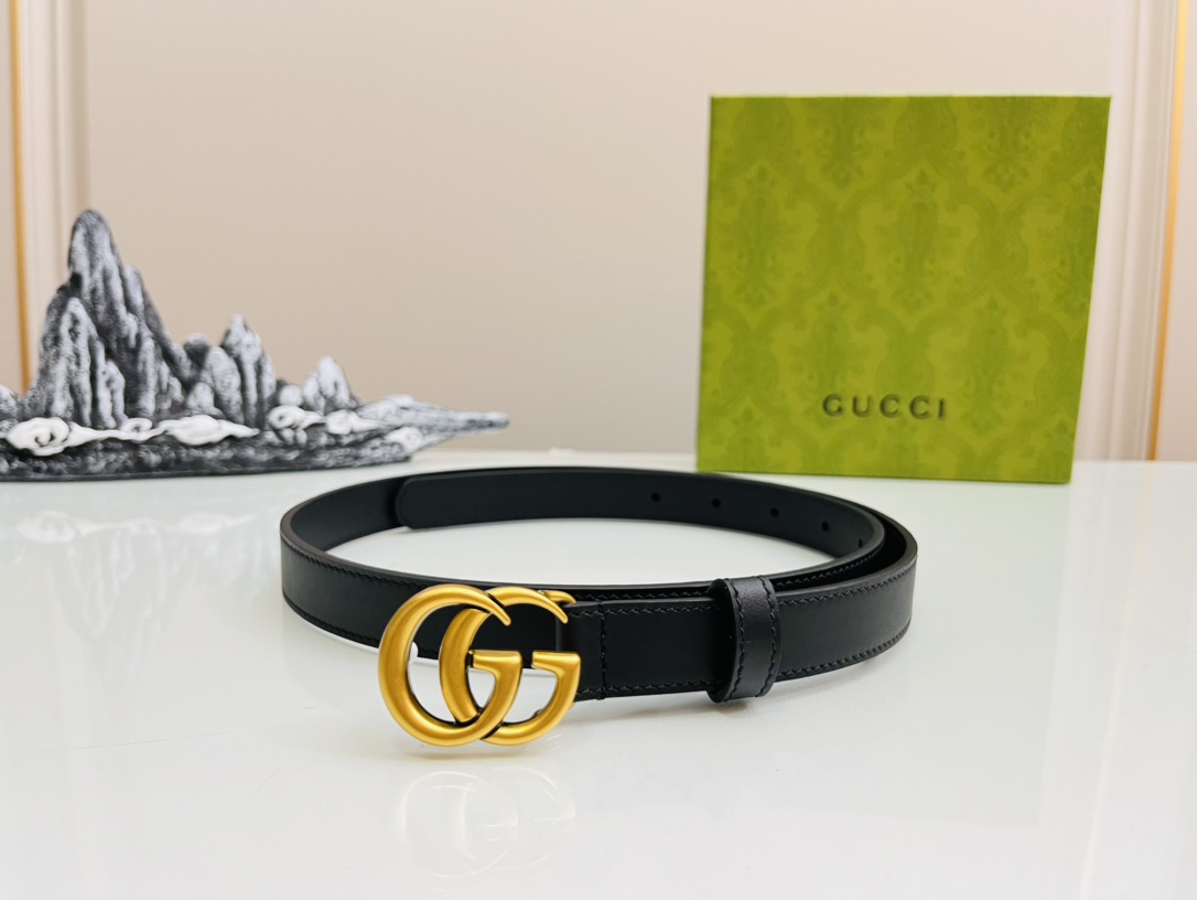 I0  Gucci 古奇  皮带腰带：小牛皮、单面使用专柜质量、百分百头层牛皮、24k钢扣、送人自用首选、保证真皮 包装：请认准图片专柜包装、送打孔器 全套包装 宽度：2.0cm 长度：国标cm-cm 不可以自行裁剪