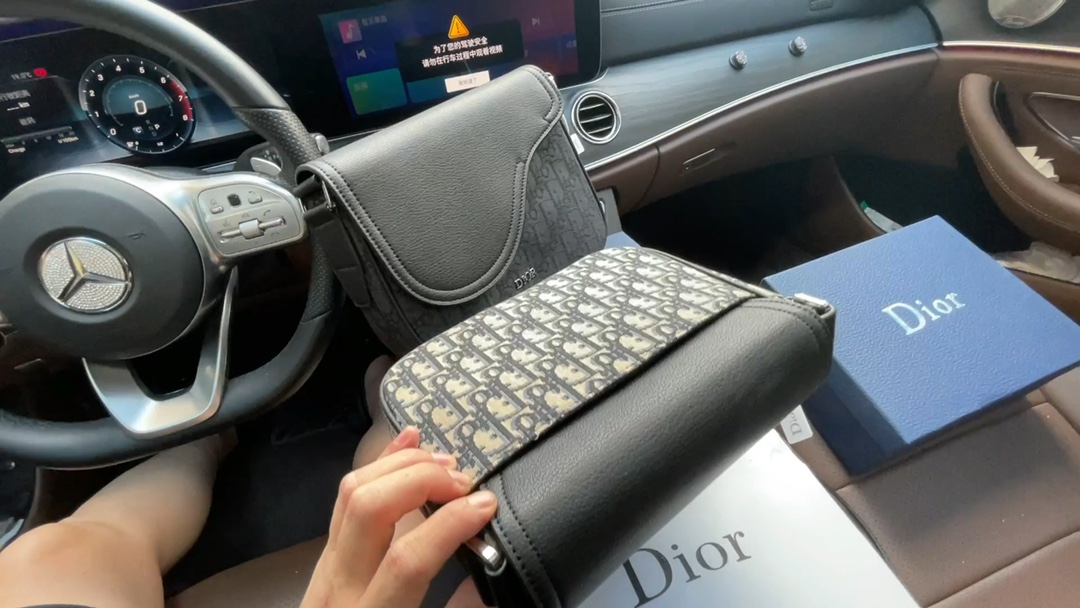 L0 全套礼盒发票密封包装 DIOR/ Dior 迪奥  22春夏MESSENGER Oblique 帆布 单肩斜挎邮差包 尺寸23 18cm