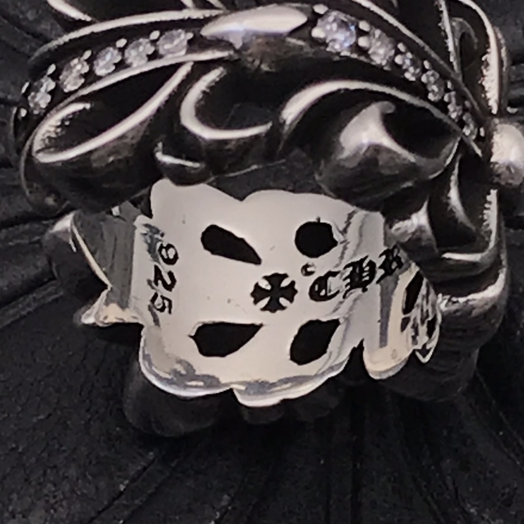 Chrome Hearts 高版本克罗心开口十字花戒指 进阶镶钻做旧版 细节到位刻字清晰 男女均可佩戴 非常nice的一款