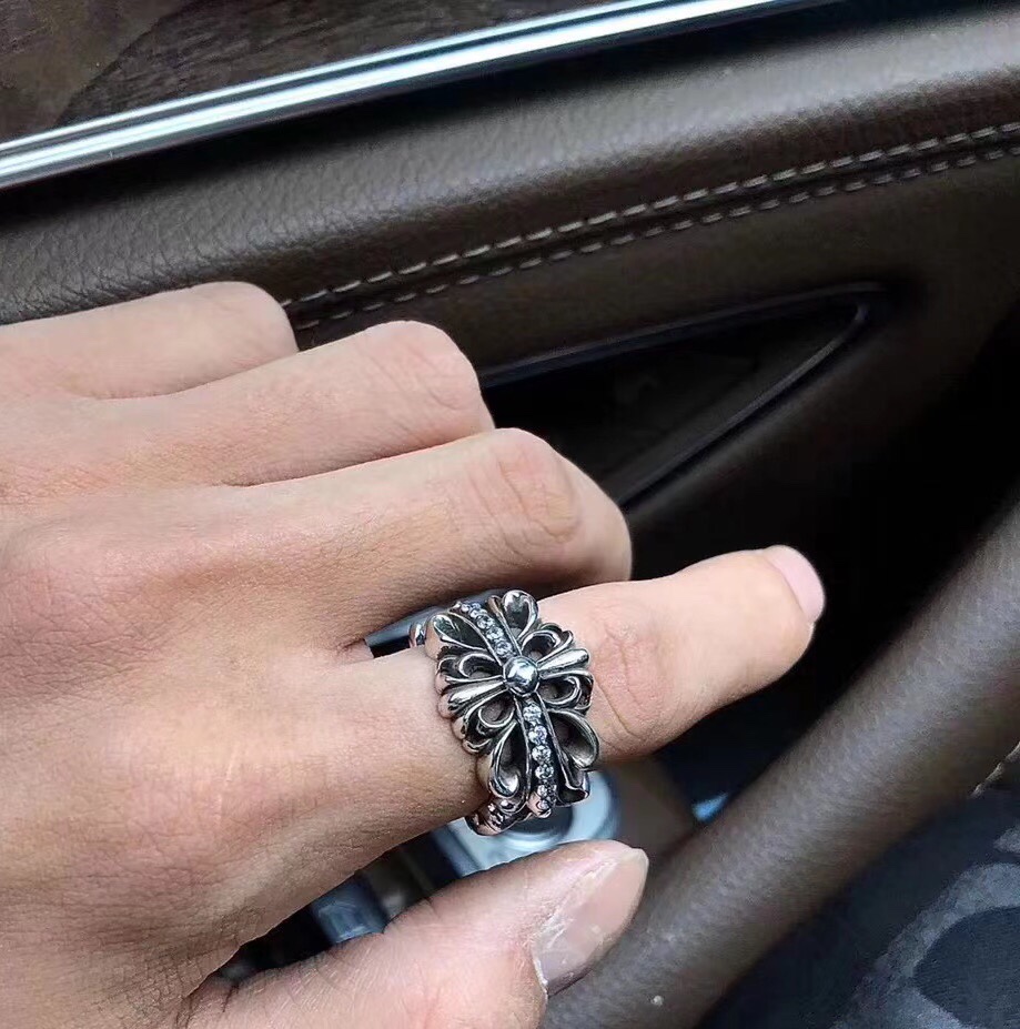 Chrome Hearts 高版本克罗心开口十字花戒指 进阶镶钻做旧版 细节到位刻字清晰 男女均可佩戴 非常nice的一款
