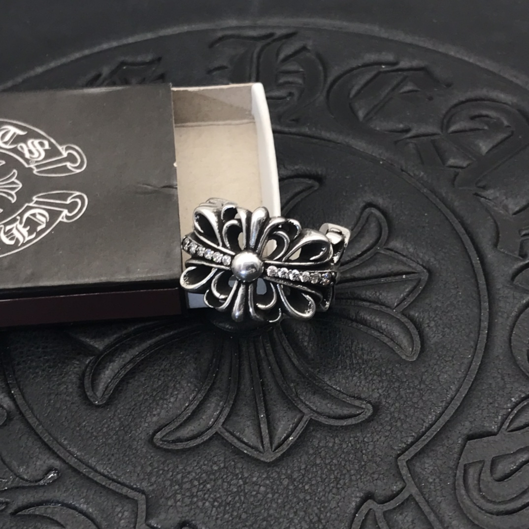 Chrome Hearts 高版本克罗心开口十字花戒指 进阶镶钻做旧版 细节到位刻字清晰 男女均可佩戴 非常nice的一款