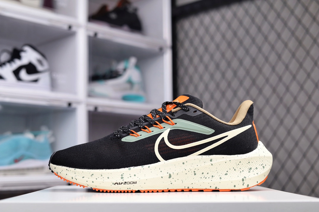 G0 Nk Air Zoom Pegasus 39 登月跑鞋登月39代超轻网面跑步鞋 脚跟区域营造出色舒适度，而在鞋底部分，搭载全掌型ZOOM AIR配置耐克网面透气跑鞋882SG