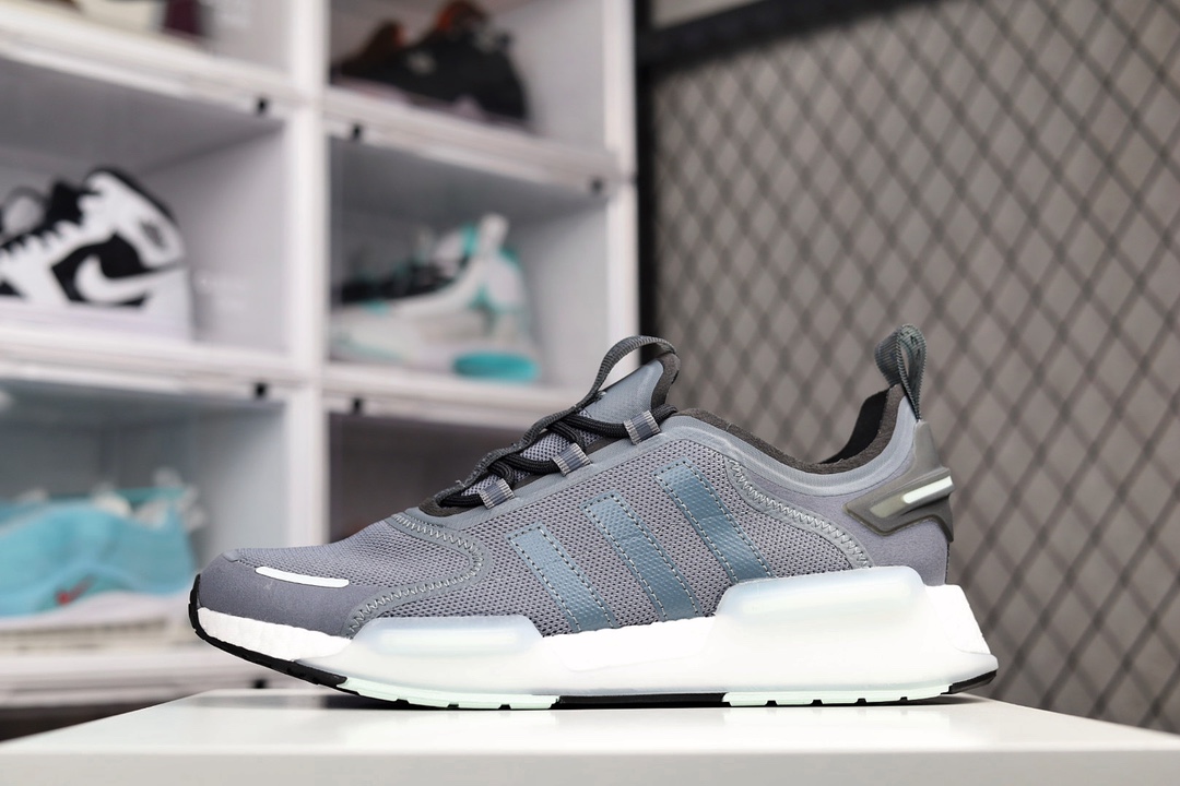 H0 Adidas NMD_V3 Boost”OG Black”飞织系列低帮爆米花致敬初代NMD,全新配色 缓震百搭休闲运动跑步鞋全掌中底配置半透明 TPU包裹Boost爆米花缓震993WS