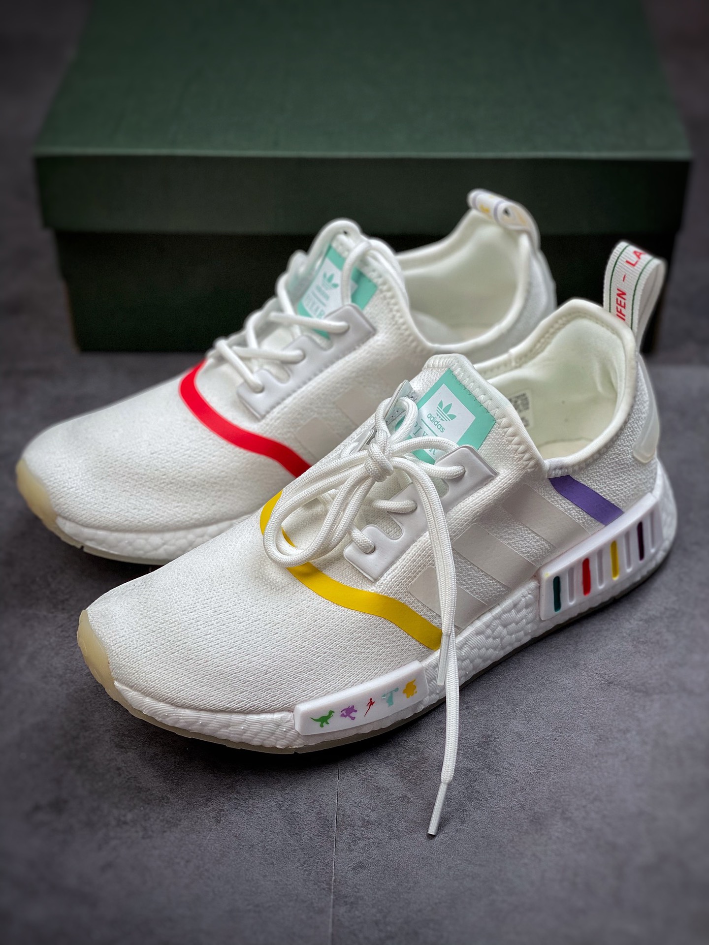 170 Adidas NMD _R1 透气网面 虎扑版本  GX0996