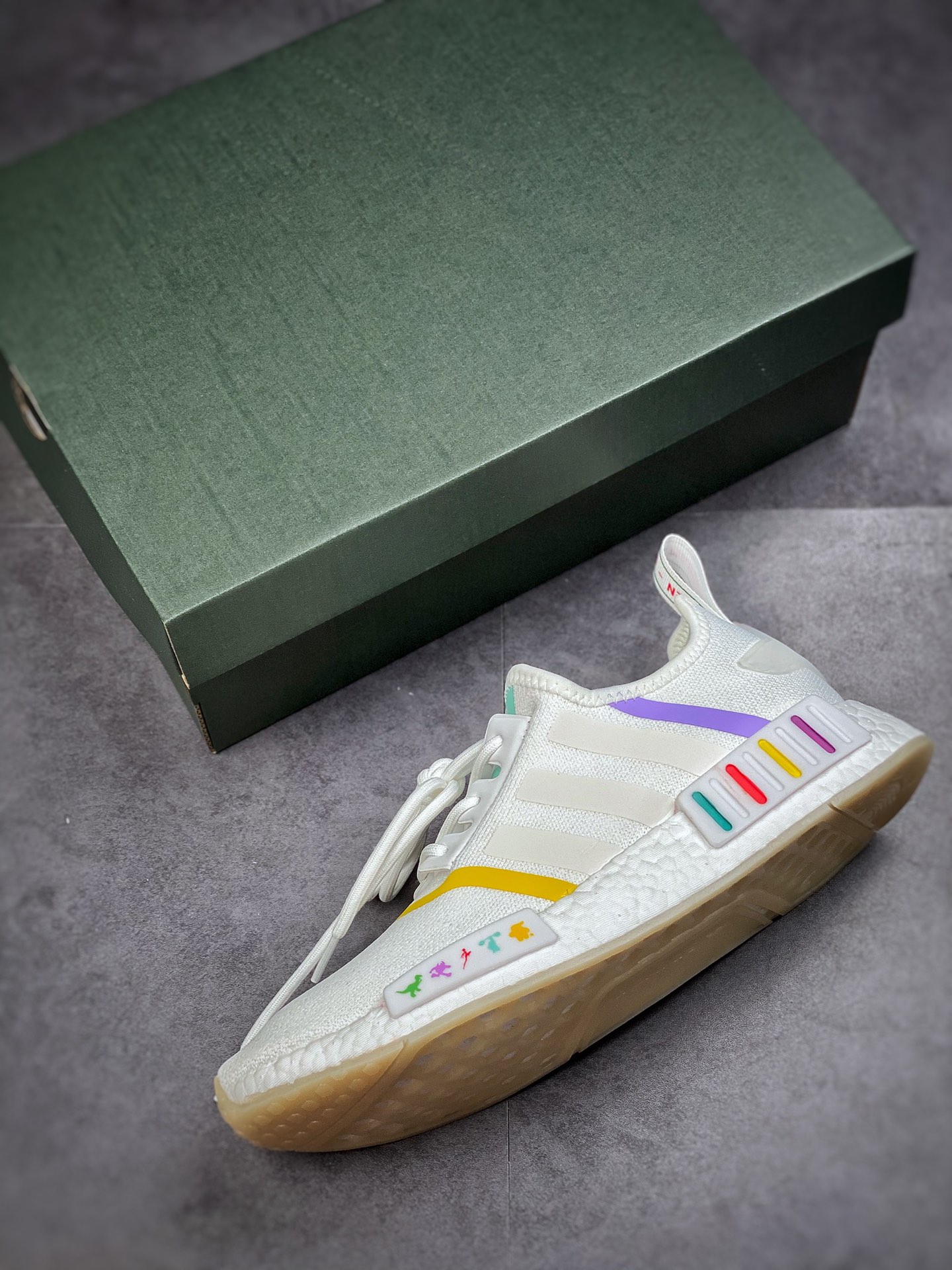 170 Adidas NMD _R1 透气网面 虎扑版本  GX0996
