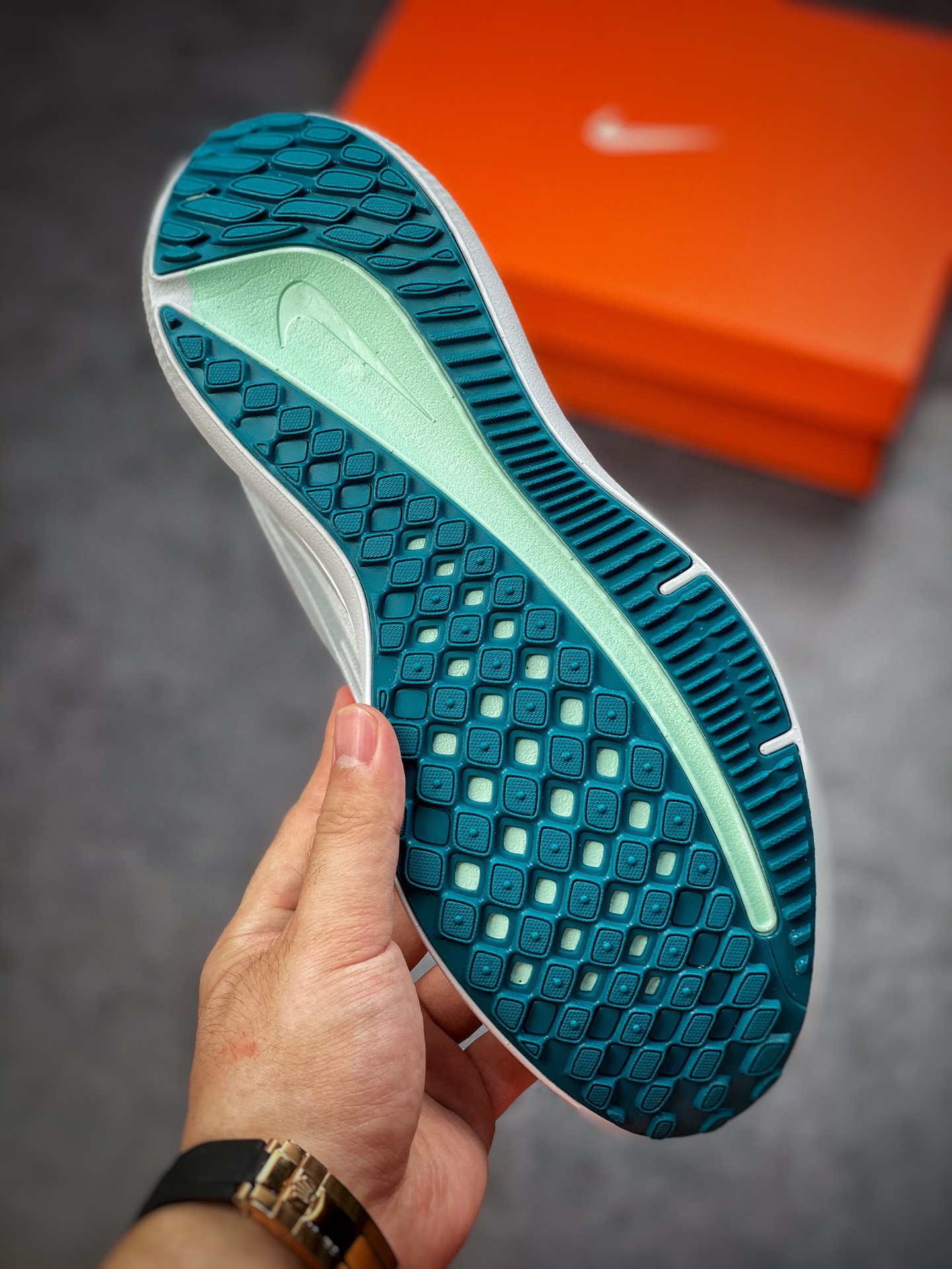 190 Nike Air Winflo 9 低帮跑步鞋 灰蓝色 DD6203-005