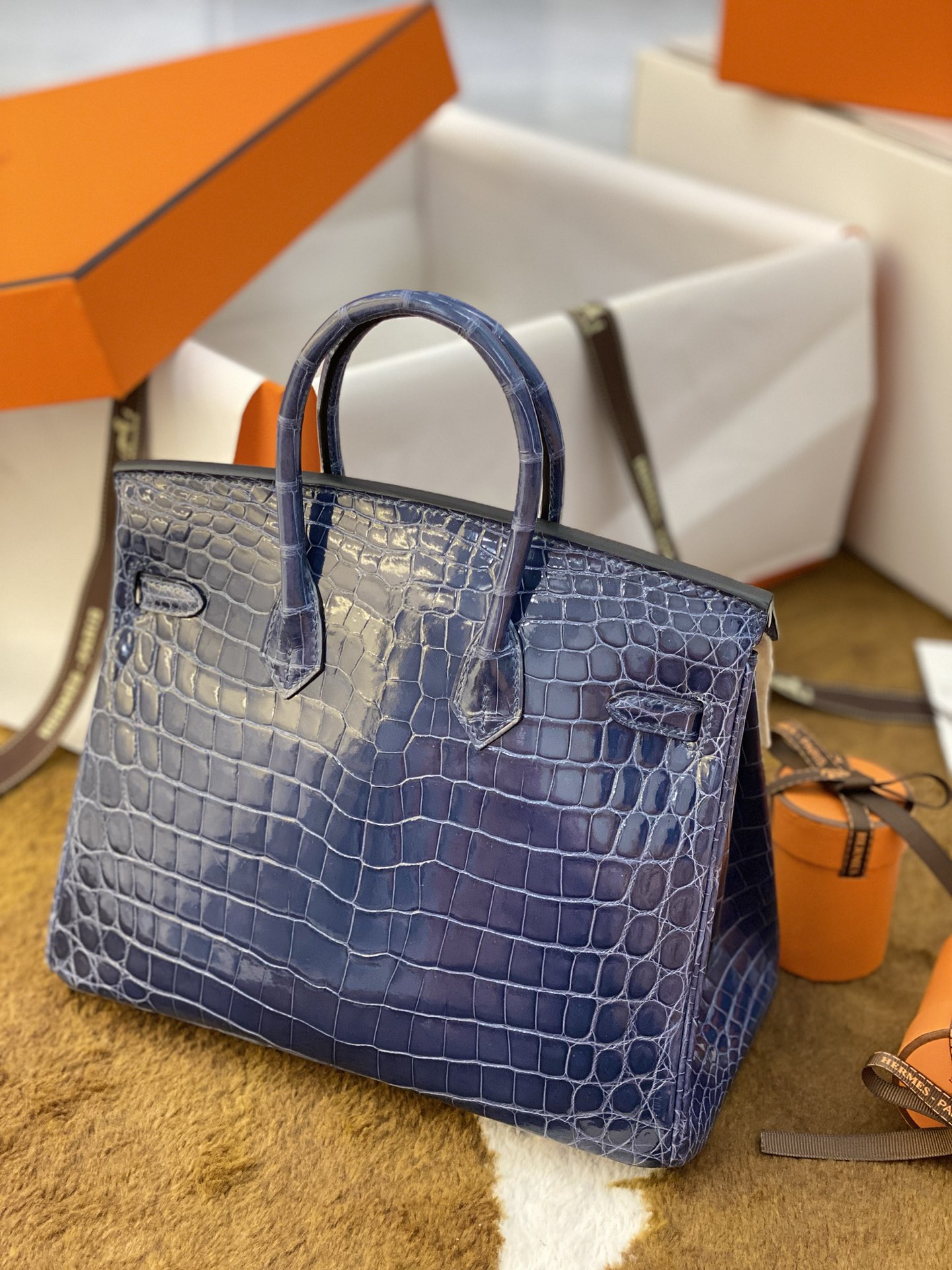 Hermès New Year Gift High-End Bureau 25Crocodile skinImported Nile crocodile leather sewn with master craftsmanship The crocodile leather has obv