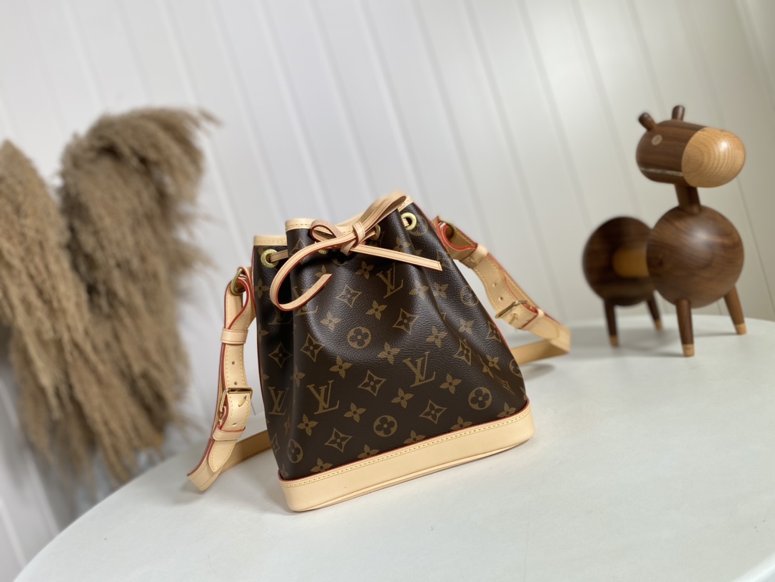 Perfect Quality Designer Replica
 Louis Vuitton Bucket Bags Monogram Canvas Fashion M40817