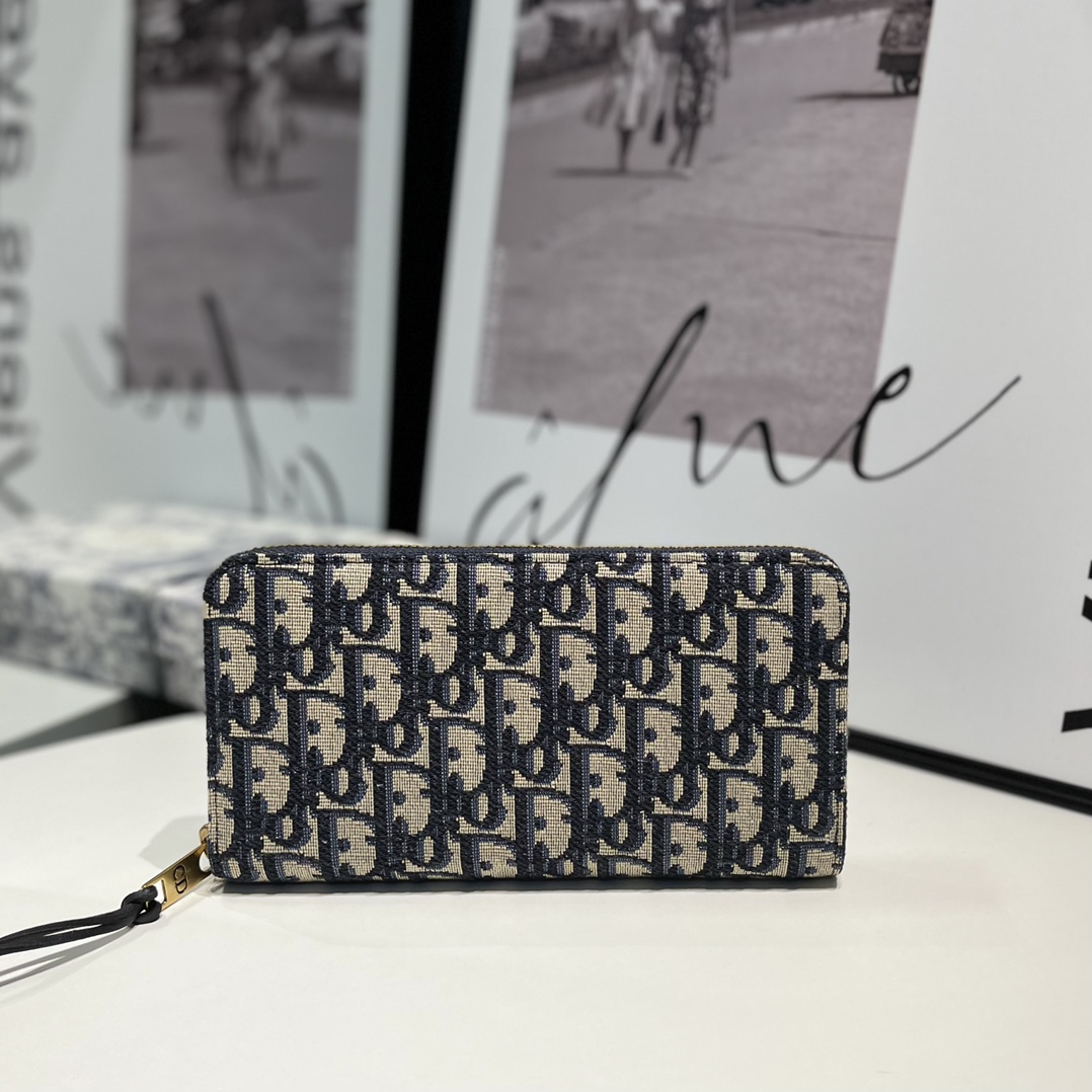 NO:672690,S long zipper wallet, blue jacquard oblique with dark blue first-layer cowhide ·Large capacity double compartments ·8 card slots plus easy storage ·Size 19.5.×10.5×3cm, Dior wallet, dior, wallets, cowhide19860909S长款拉链钱包,蓝色提花布 oblique 搭配深蓝色头层牛皮 ·容量大双隔层 ·8卡位plus轻松收 ·尺寸19.5.×10.5×3cm,Dior钱包,dior,wallets,cowhide,欧美剧