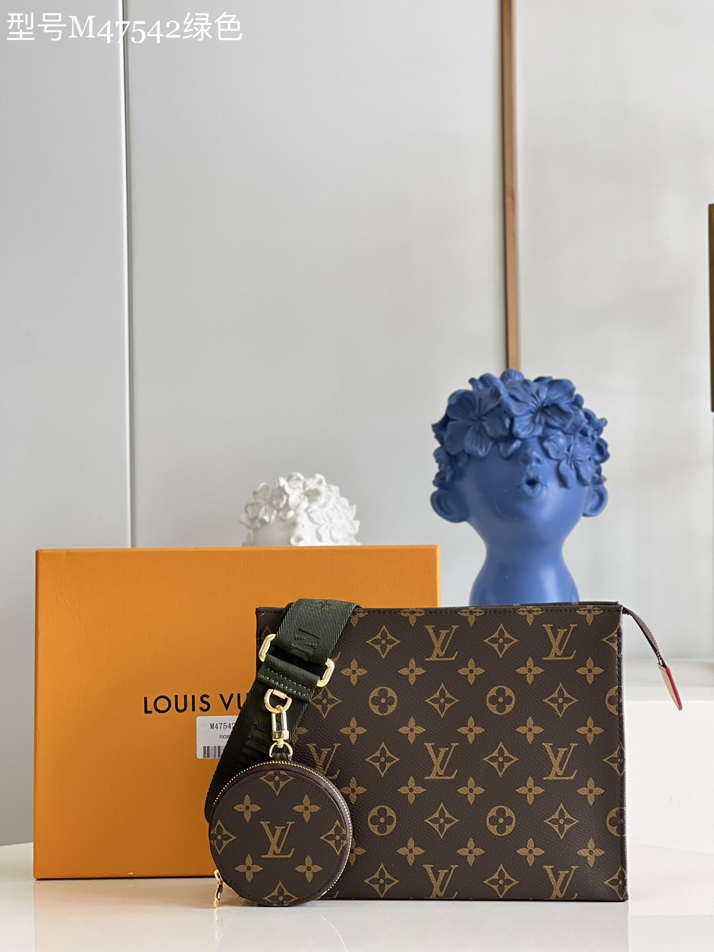 NO:398804,【Exclusive real photo M47542 green】No. 26 washbasin crossbody, spacious interior space, crotch-connecting design on both sides, easy to pick up and put items, and you can easily put it in your handbag. Size 26x 20x 5cm.Z.,LV【Original Leather】,louis vuitton19860909【独家实拍M47542绿色】26号盥洗袋斜挎 ,内部空间宽敞,两侧采用接裆式设计,方便取放物品,可将它轻而易举地放进手袋中.尺寸26x 20x 5cm.Z.,LV【原厂皮】,louis vuitton,Bag