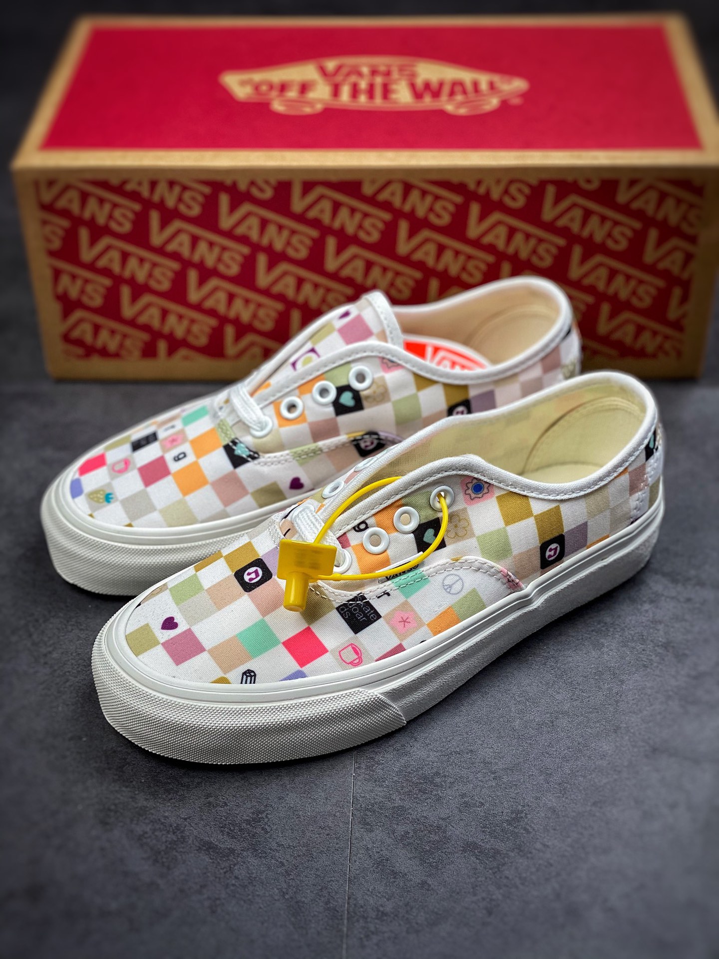 150 VANS Authentic  2022新款夏季百搭小众设计彩色棋盘格帆布鞋涂鸦休闲平底板鞋