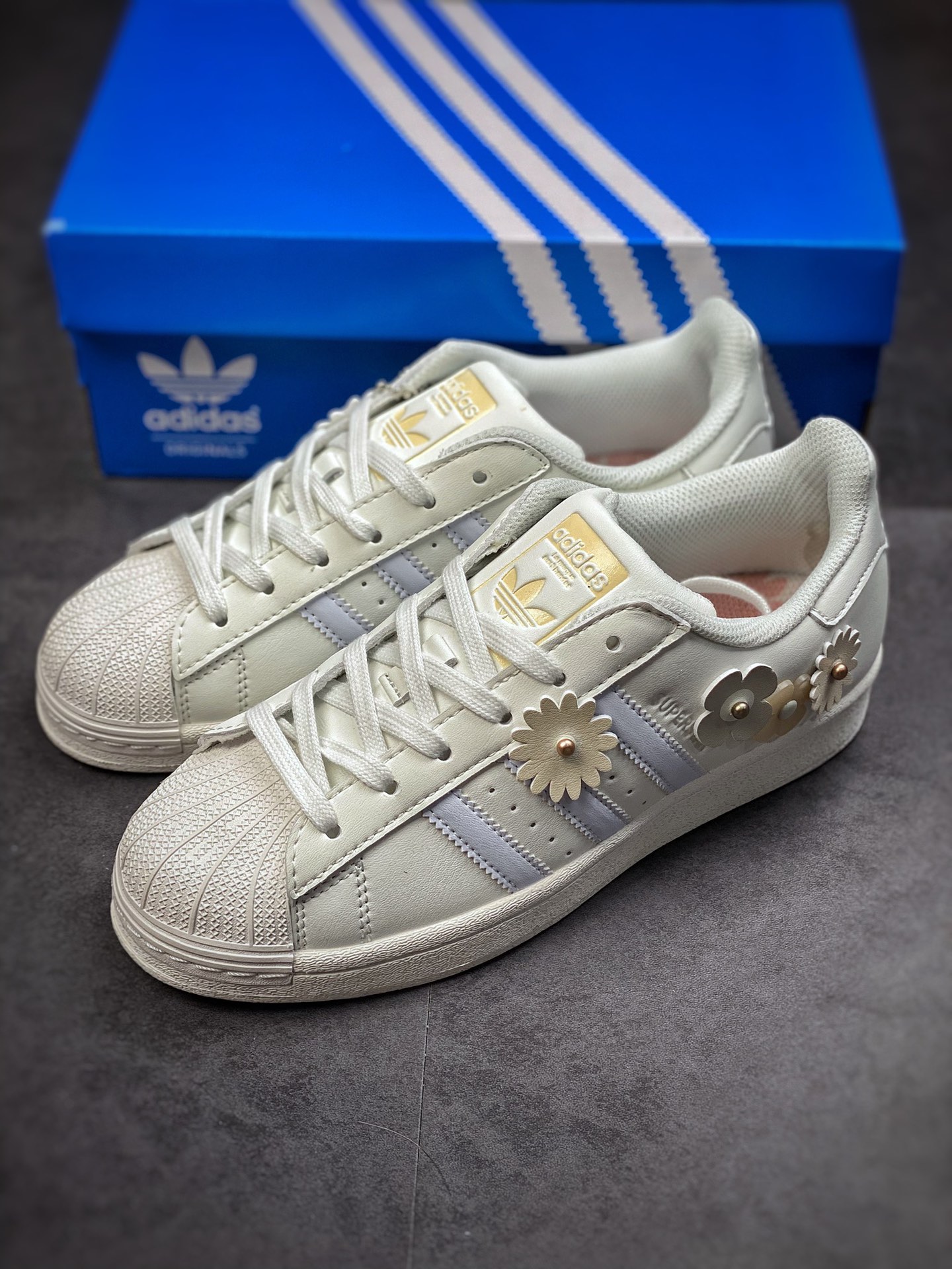 140 Adidas Originals SUPERSTAR 小雏菊 GX2172-莆田鞋,莆田鞋货源,高仿鞋,高仿鞋货源,安福档口,莆田高仿鞋,莆田鞋批发,高仿鞋批发,莆田高仿运动鞋,高仿运动鞋,莆田运动鞋 140 Adidas Originals SUPERSTAR 小雏菊 GX2172