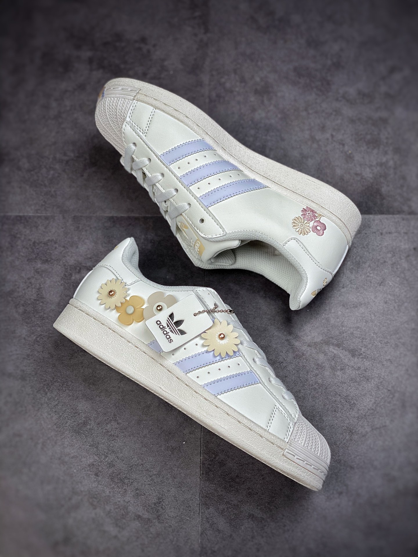 140 Adidas Originals SUPERSTAR 小雏菊 GX2172-莆田鞋,莆田鞋货源,高仿鞋,高仿鞋货源,安福档口,莆田高仿鞋,莆田鞋批发,高仿鞋批发,莆田高仿运动鞋,高仿运动鞋,莆田运动鞋 140 Adidas Originals SUPERSTAR 小雏菊 GX2172