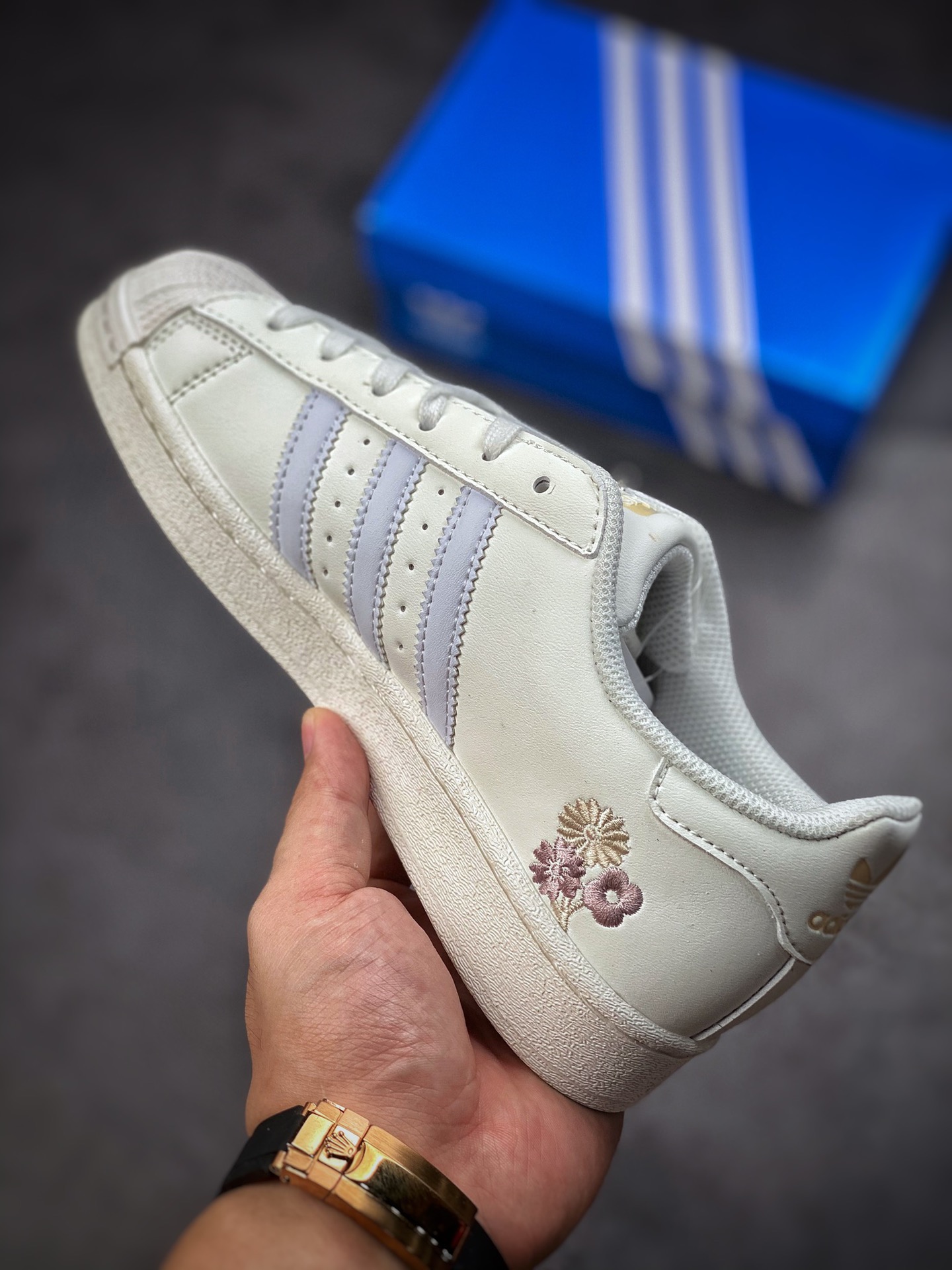 140 Adidas Originals SUPERSTAR 小雏菊 GX2172-莆田鞋,莆田鞋货源,高仿鞋,高仿鞋货源,安福档口,莆田高仿鞋,莆田鞋批发,高仿鞋批发,莆田高仿运动鞋,高仿运动鞋,莆田运动鞋 140 Adidas Originals SUPERSTAR 小雏菊 GX2172