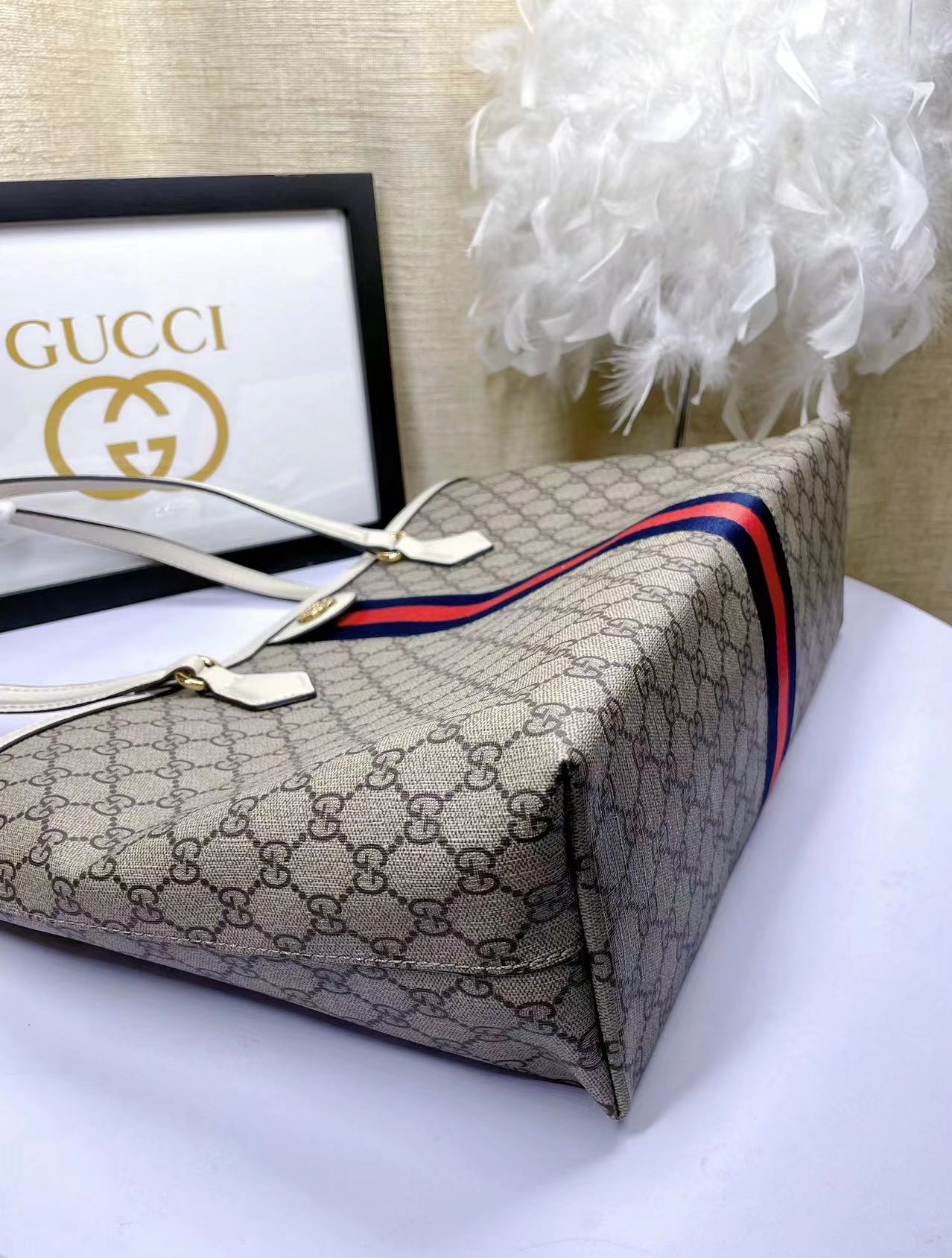 GUCCI 中号手提バッグ GG柄とストライプデザイン