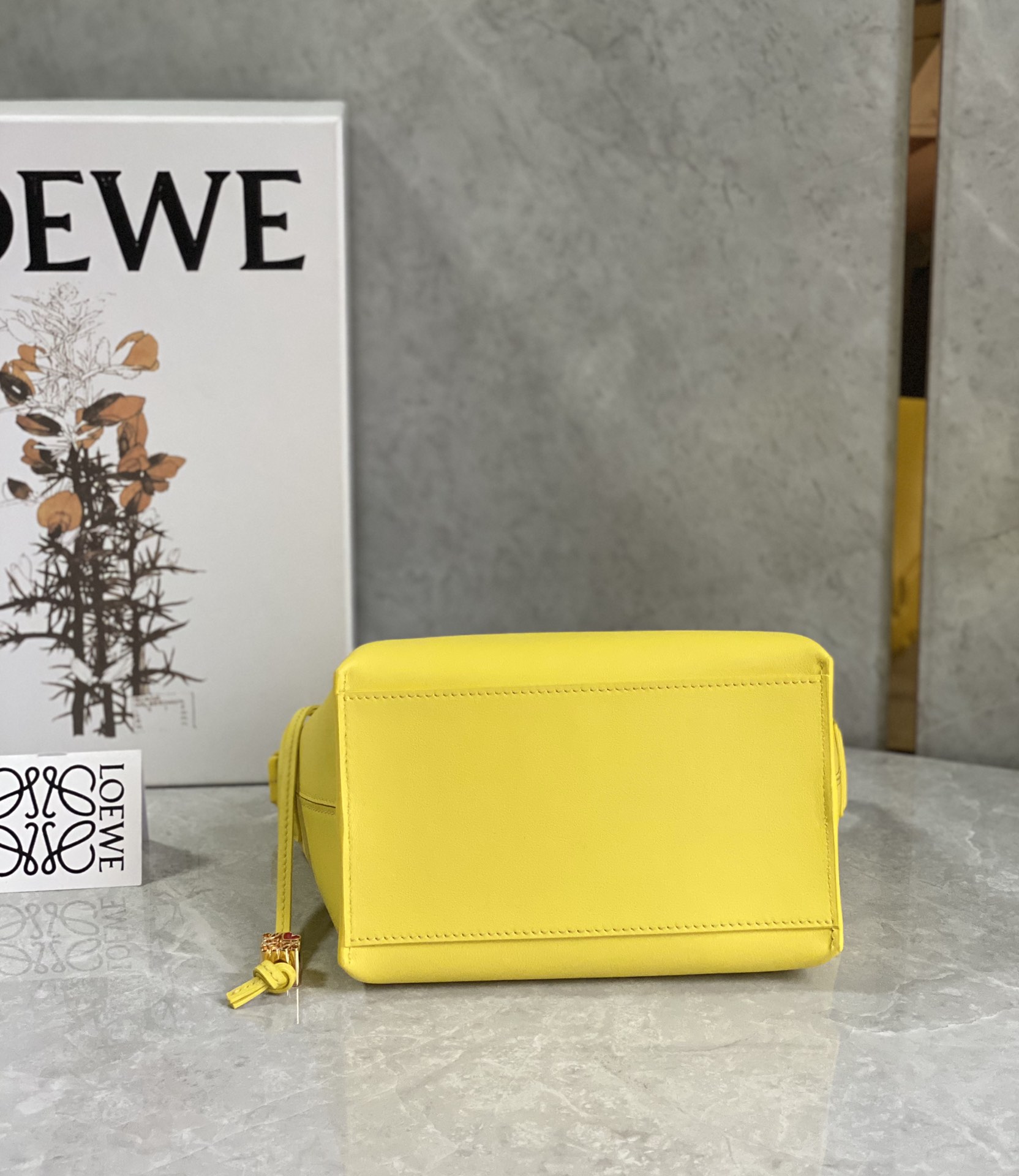 LOEWE罗意威 520情人节限定款 cubi全皮饭盒包 0559黄