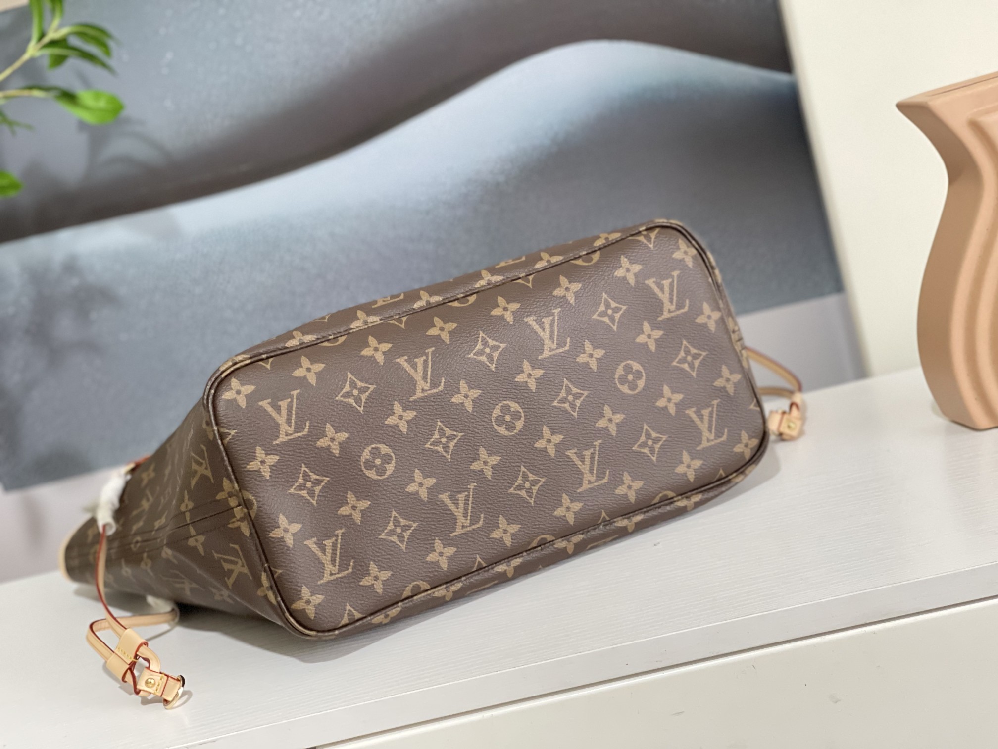 M41177老花-大红 全钢五金💯✅🎀🎀经典购物袋💋31cm 💋LV路易威登新款 Neverfull 全新演绎经典手袋,探索袋内精致细节 4
