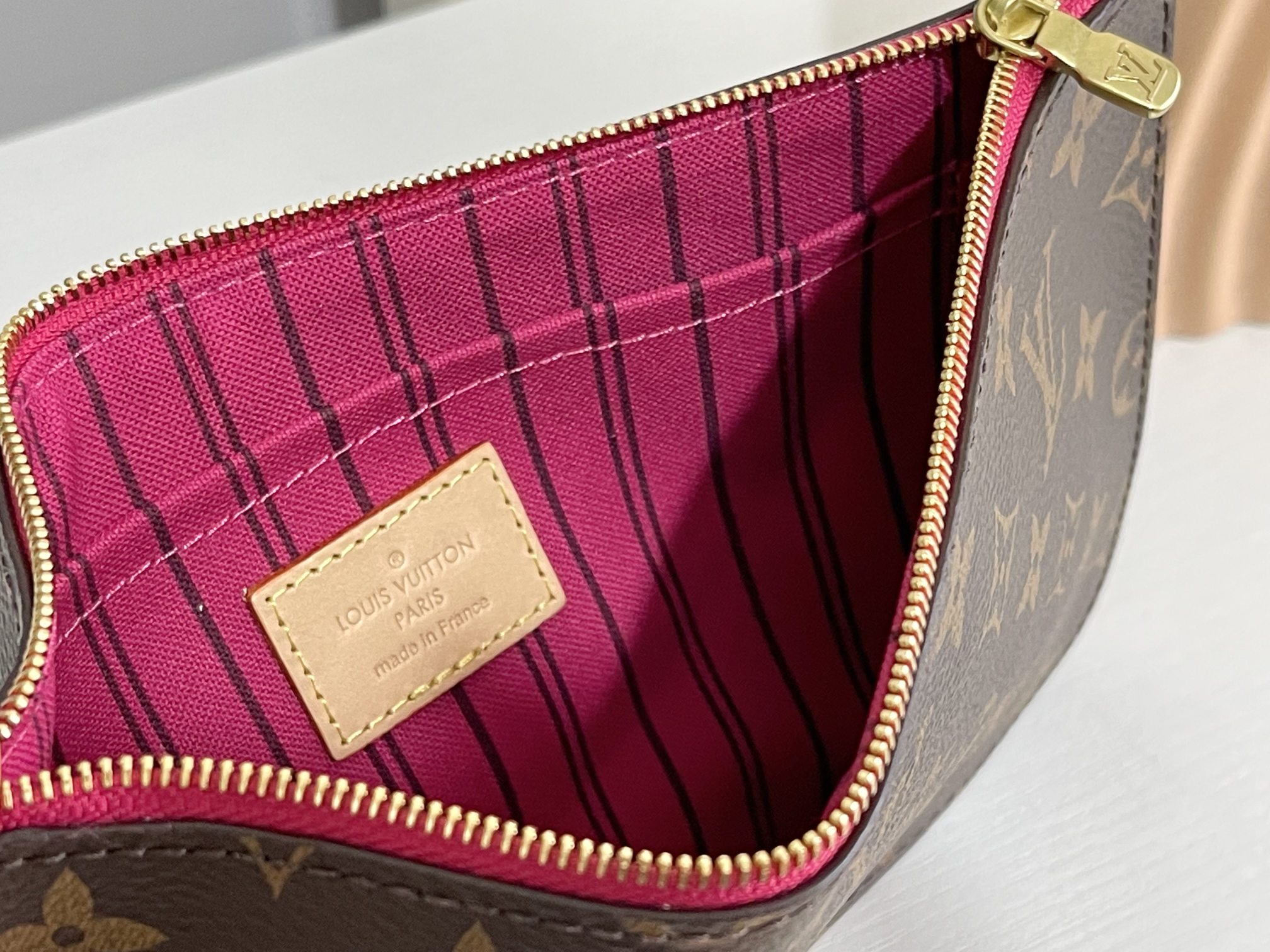 M41178老花-玫红 全 钢五金💯✅🎀🎀经典购物袋💋31cm 💋LV路易威登新款 Neverfull 全新演绎经典手袋,探索袋内精致细节 9