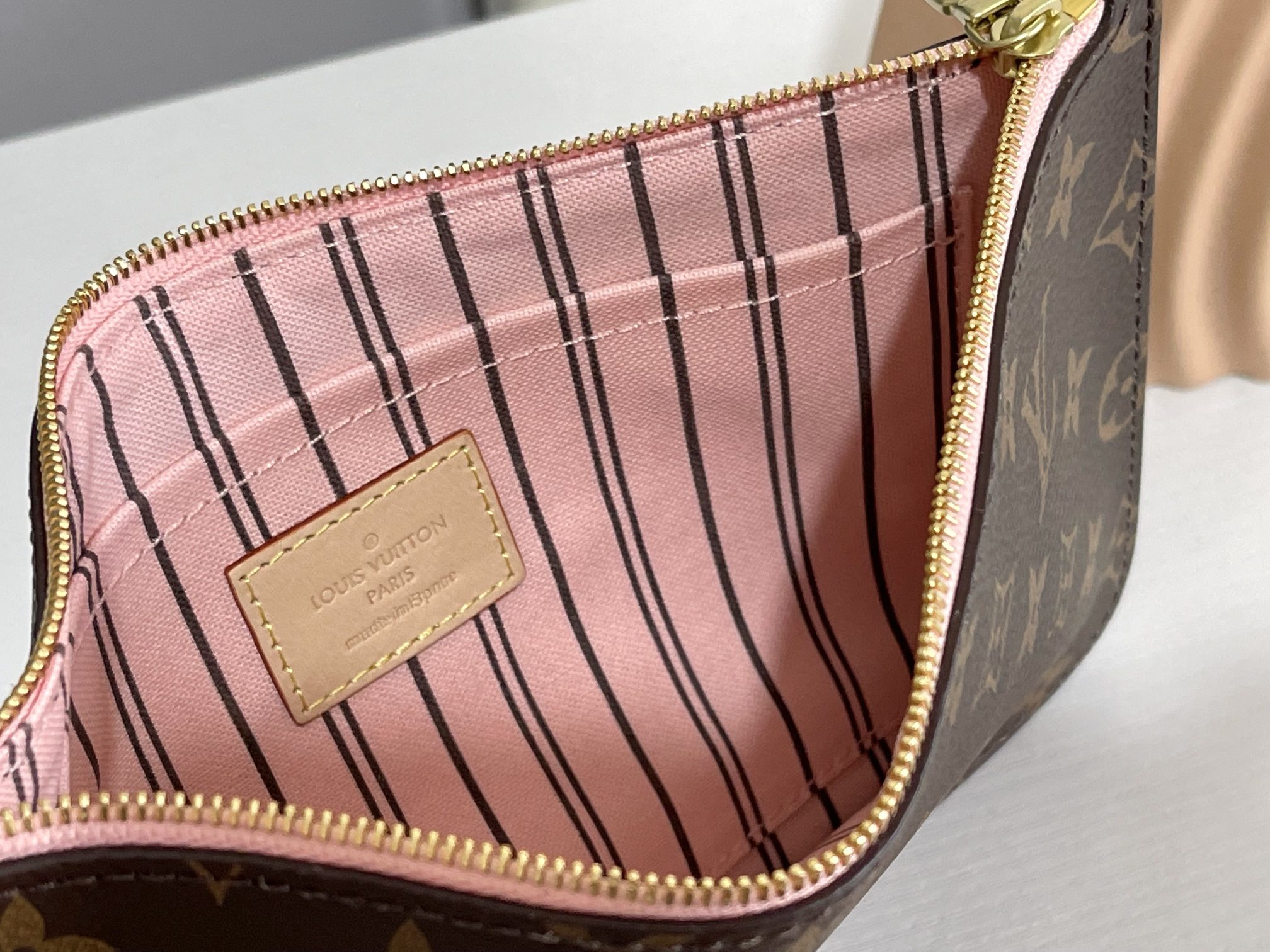 Louis Vuitton Luxury Handbag Collection 9