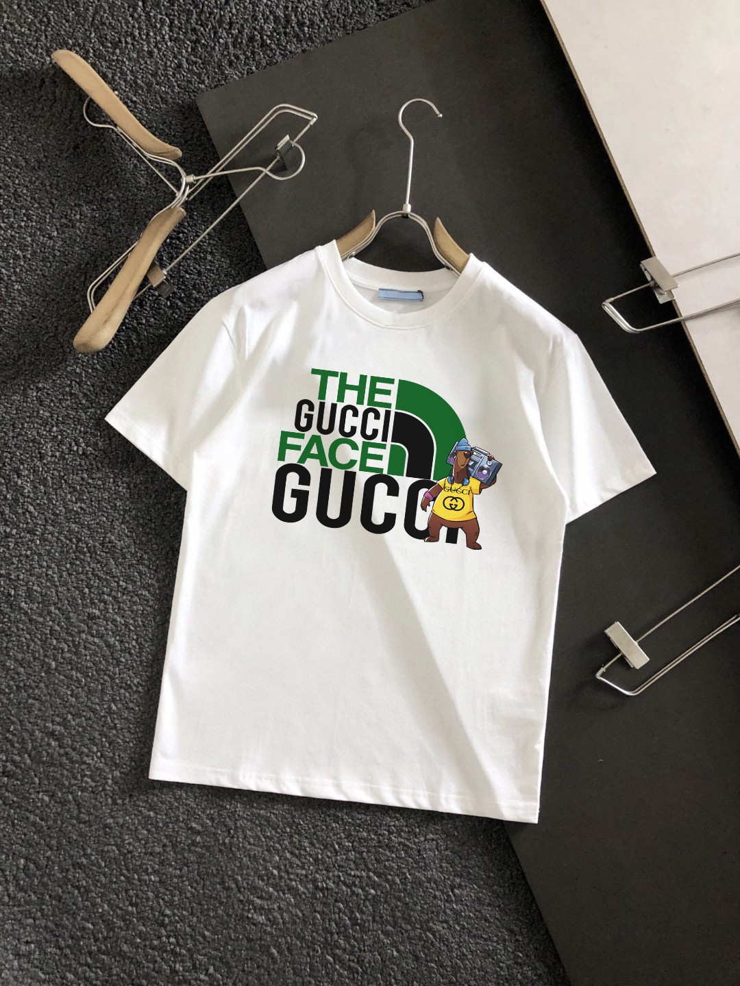 Gucci última camiseta de manga corta con estampado, de alta calidad de tienda exclusiva original, proceso de fabricació…