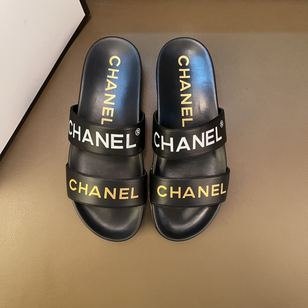 G5 春夏 Givenchy  纪梵希 最火爆的品牌logo标准性凉鞋拖鞋，金卡戴珊与众多网红同款，软踏踏的原版pu鞋底，鞋面为PVC品牌标志性logo，拖鞋 非常时尚沙滩拖鞋，这个夏天不能错过时尚单品。38-44 45定制 供天猫 户外司机鞋 纯原正品 一字拖鞋