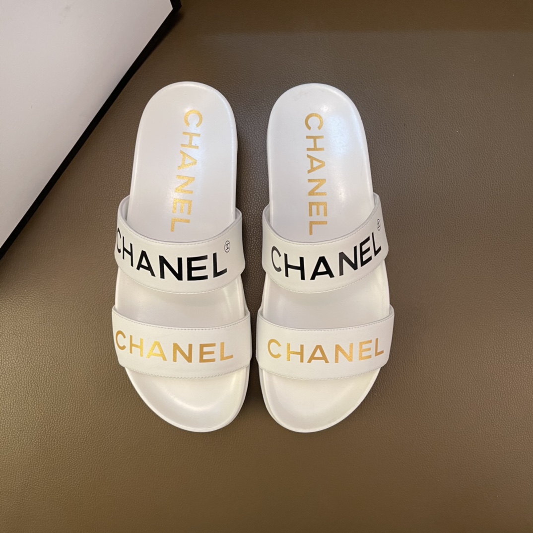 G5 春夏 Givenchy  纪梵希 最火爆的品牌logo标准性凉鞋拖鞋，金卡戴珊与众多网红同款，软踏踏的原版pu鞋底，鞋面为PVC品牌标志性logo，拖鞋 非常时尚沙滩拖鞋，这个夏天不能错过时尚单品。38-44 45定制 供天猫 户外司机鞋 纯原正品 一字拖鞋 凉鞋