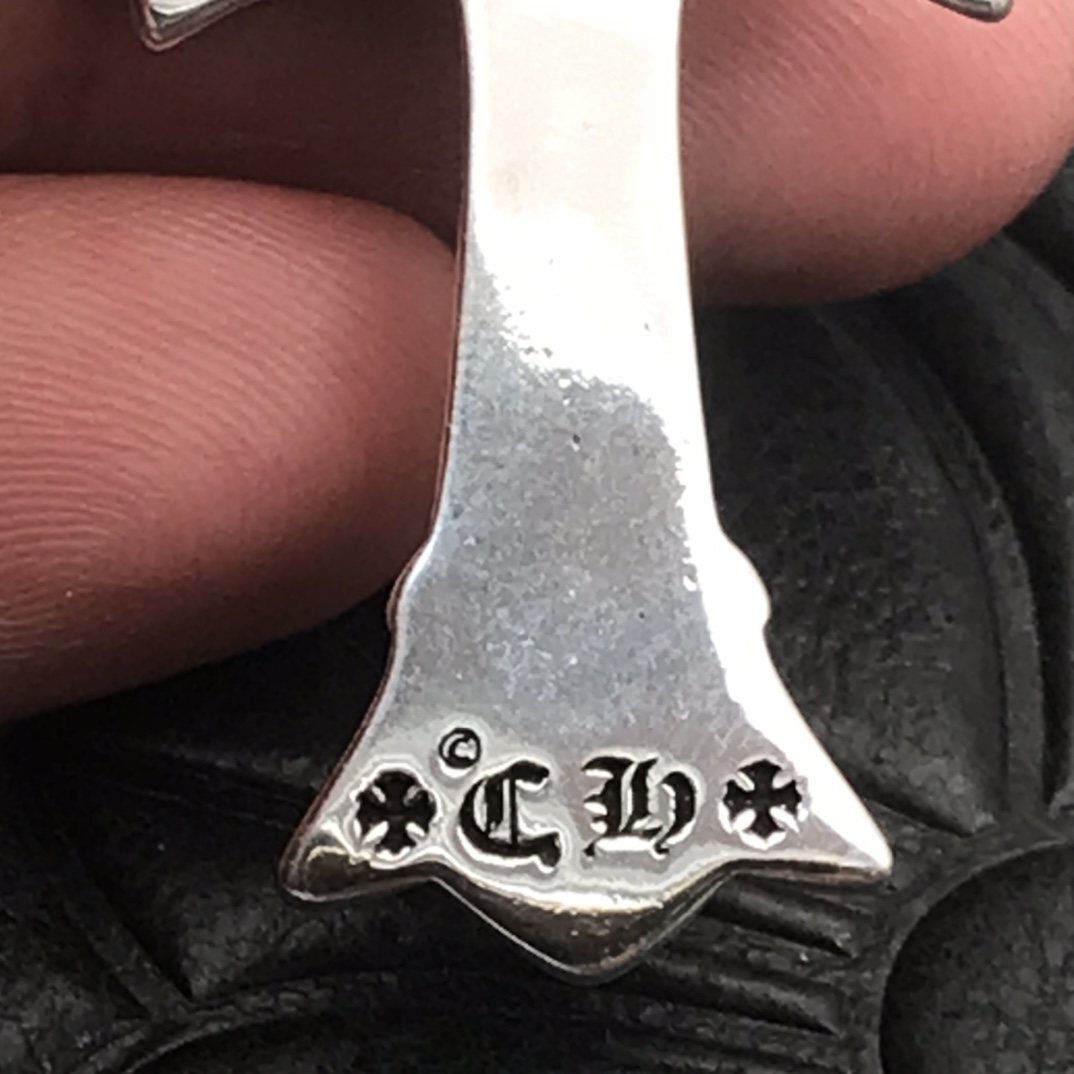 Chrome Hearts 中号水滴双层十字架吊坠项链，细节到位，刻字清晰，搭配字母链
