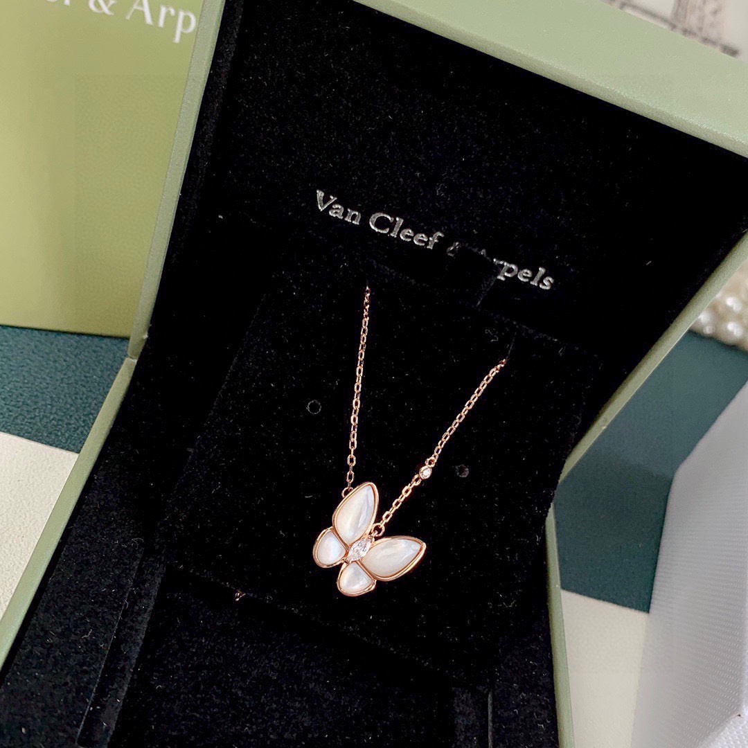 Van Cleef & Arpels 超 VCA/梵克雅宝白色贝母蝴蝶 项链 925纯银镀18k金持久保色 蝴蝶锁骨链 栩栩如生 夏季 单品…… 18k玫瑰金镶嵌钻石 白贝母