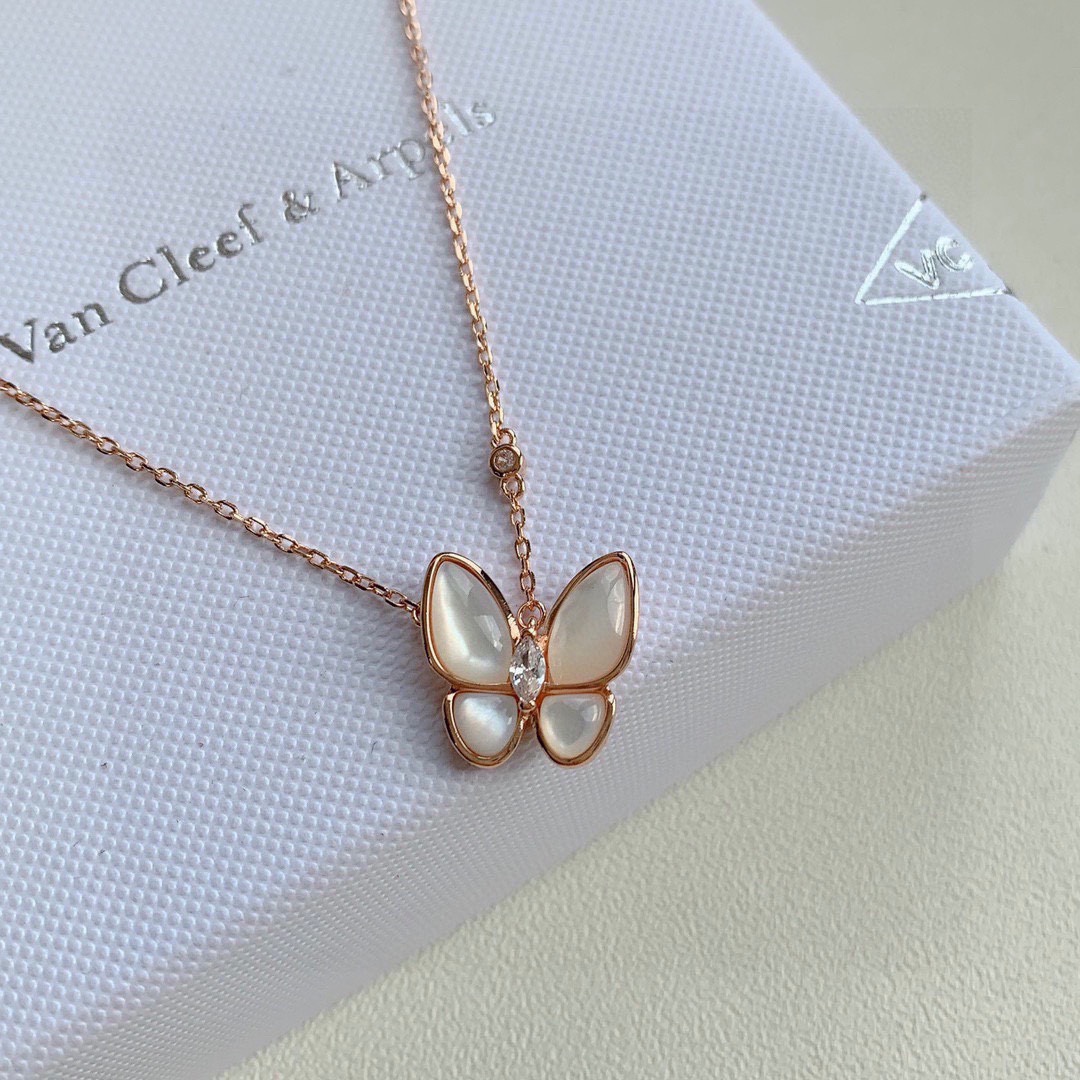 Van Cleef & Arpels 超 VCA/梵克雅宝白色贝母蝴蝶 项链 925纯银镀18k金持久保色 蝴蝶锁骨链 栩栩如生 夏季 单品…… 18k玫瑰金镶嵌钻石 白贝母