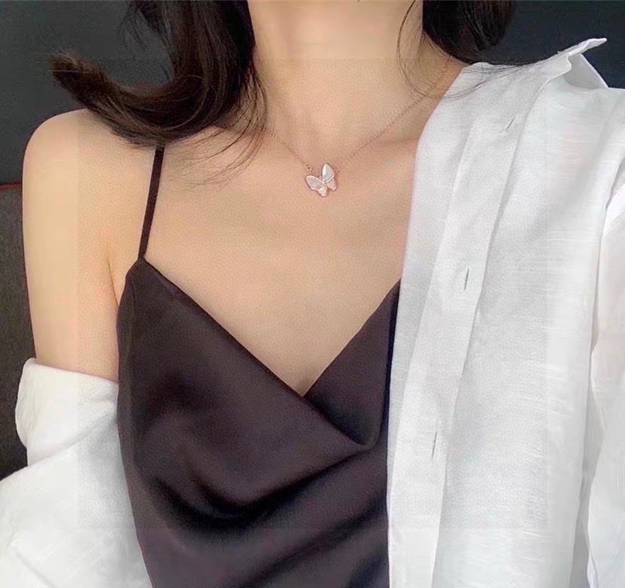 Van Cleef & Arpels 超 VCA/梵克雅宝白色贝母蝴蝶 项链 925纯银镀18k金持久保色 蝴蝶锁骨链 栩栩如生 夏季 单品…… 18k玫瑰金镶嵌钻石 白贝母