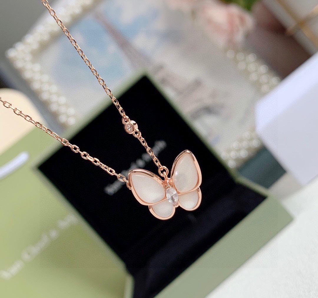 Van Cleef & Arpels 超 VCA/梵克雅宝白色贝母蝴蝶 项链 925纯银镀18k金持久保色 蝴蝶锁骨链 栩栩如生 夏季 单品…… 18k玫瑰金镶嵌钻石 白贝母