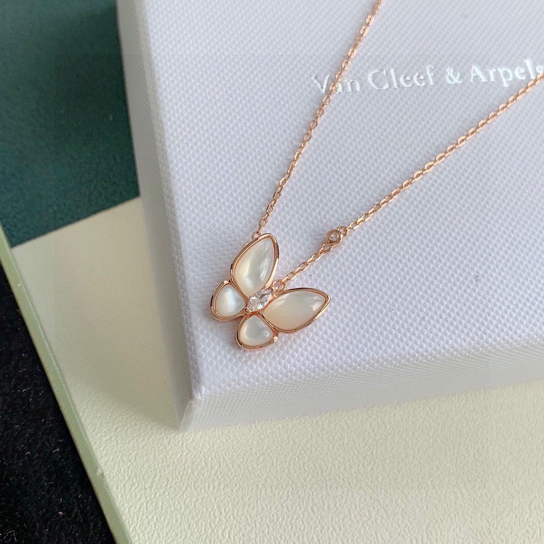 Van Cleef & Arpels 超 VCA/梵克雅宝白色贝母蝴蝶 项链 925纯银镀18k金持久保色 蝴蝶锁骨链 栩栩如生 夏季 单品…… 18k玫瑰金镶嵌钻石 白贝母