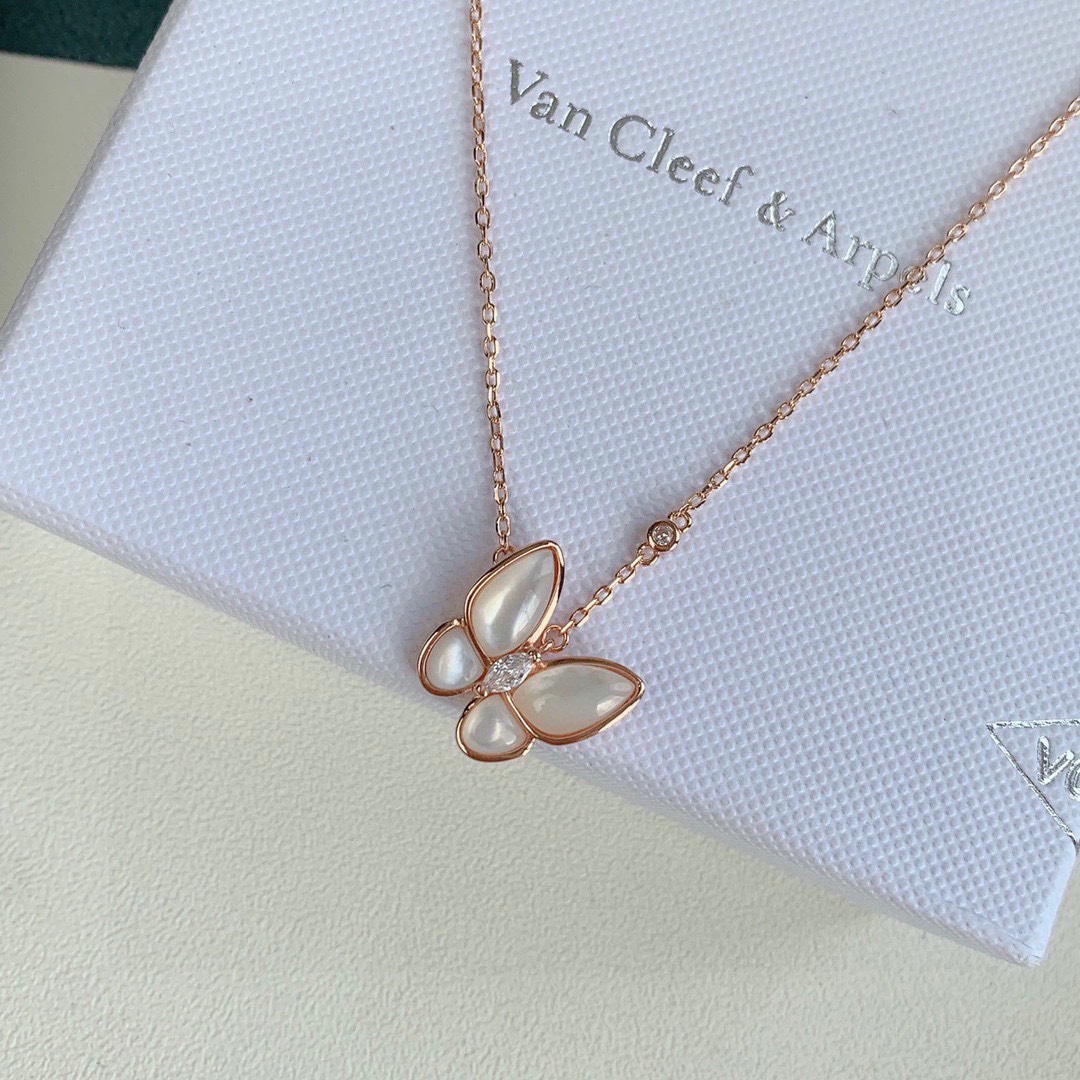 Van Cleef & Arpels 超 VCA/梵克雅宝白色贝母蝴蝶 项链 925纯银镀18k金持久保色 蝴蝶锁骨链 栩栩如生 夏季 单品…… 18k玫瑰金镶嵌钻石 白贝母