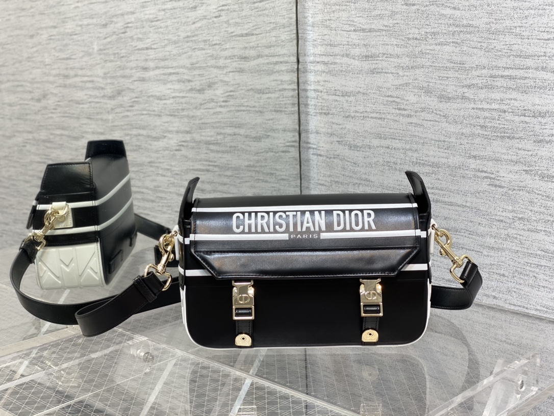 DIOR 邮差包 小号 锁扣 字母肩带 小牛皮