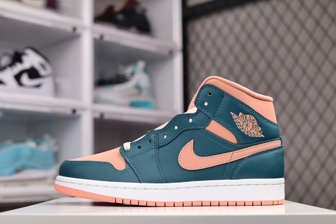 H5 过验版 Air Jordan 1 Mid 粉绿色市售最强中帮 天花板品质市面唯一正确版本 全鞋正品原材料 公司原鞋购回重新打版开模 拒绝公底 购置公司同步原材料 都有细节还原95%全网最高版本 原汁原味 忠于原版663BX