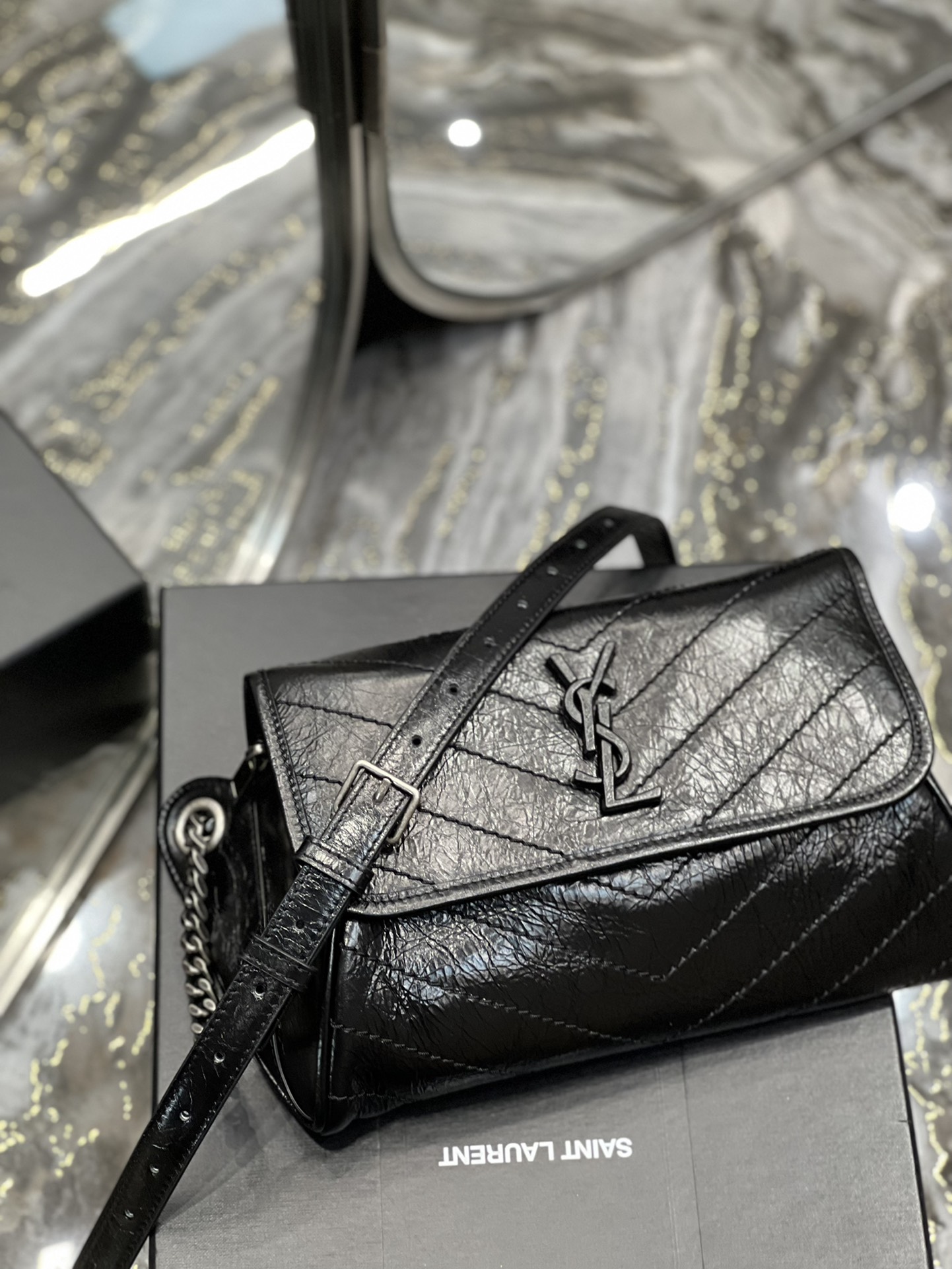 Saint Laurent Details po