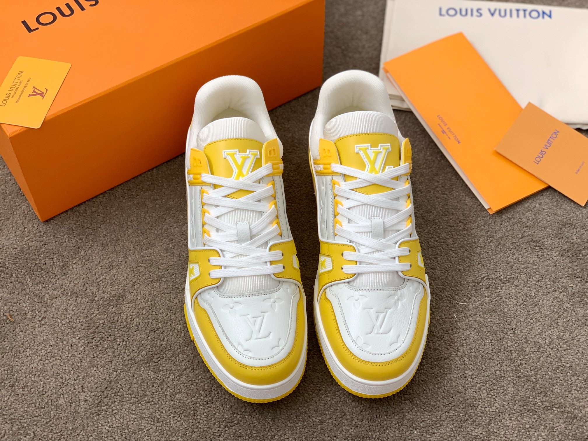 Louis Vuitton LV Trainer 运动鞋 独家定制牛皮1:1 所有切边口都按照 的步骤加工涂边 独家私模Vuitton 标识