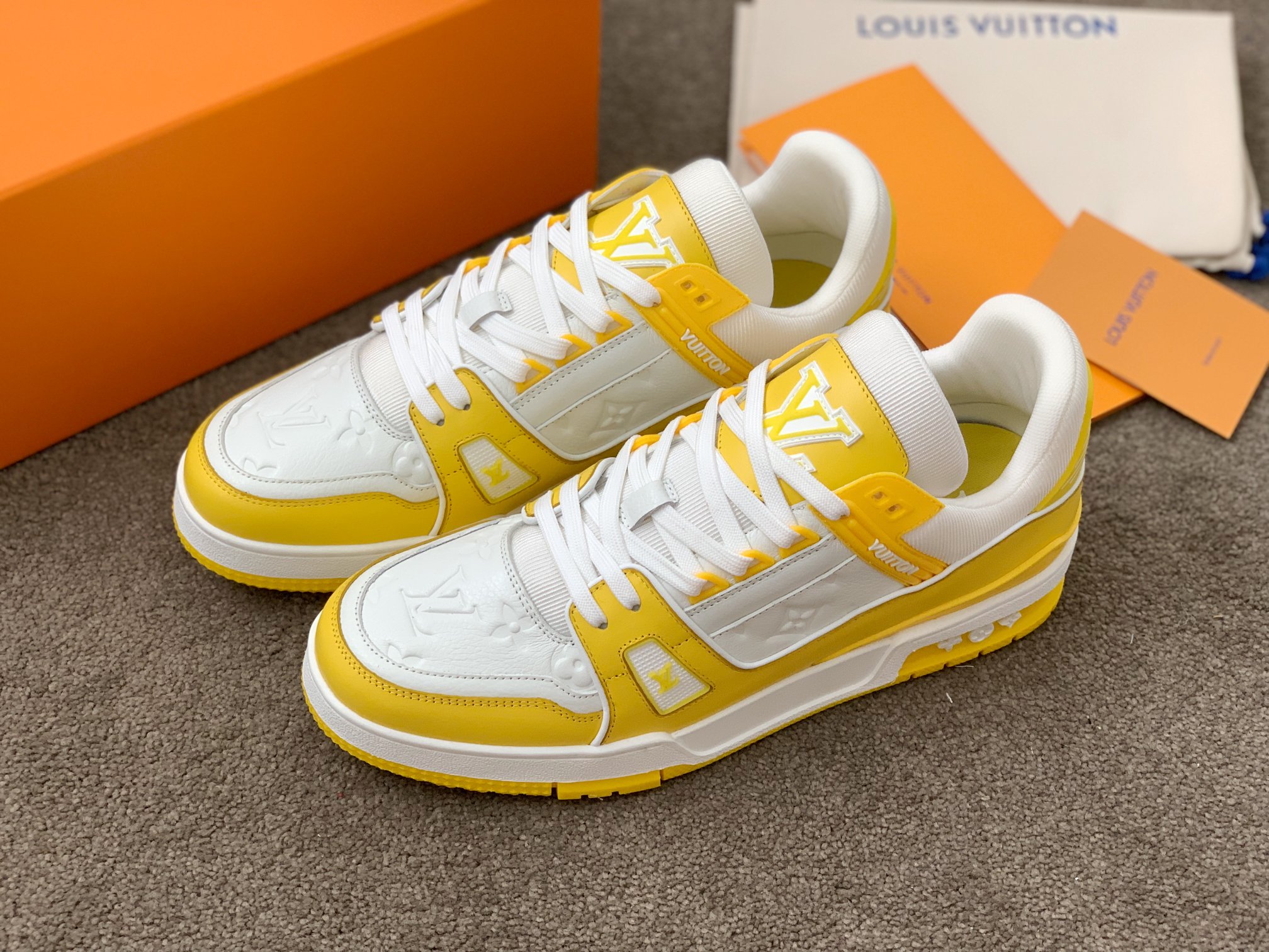 Louis Vuitton LV Trainer 运动鞋 独家定制牛皮1:1 所有切边口都按照 的步骤加工涂边 独家私模Vuitton 标识
