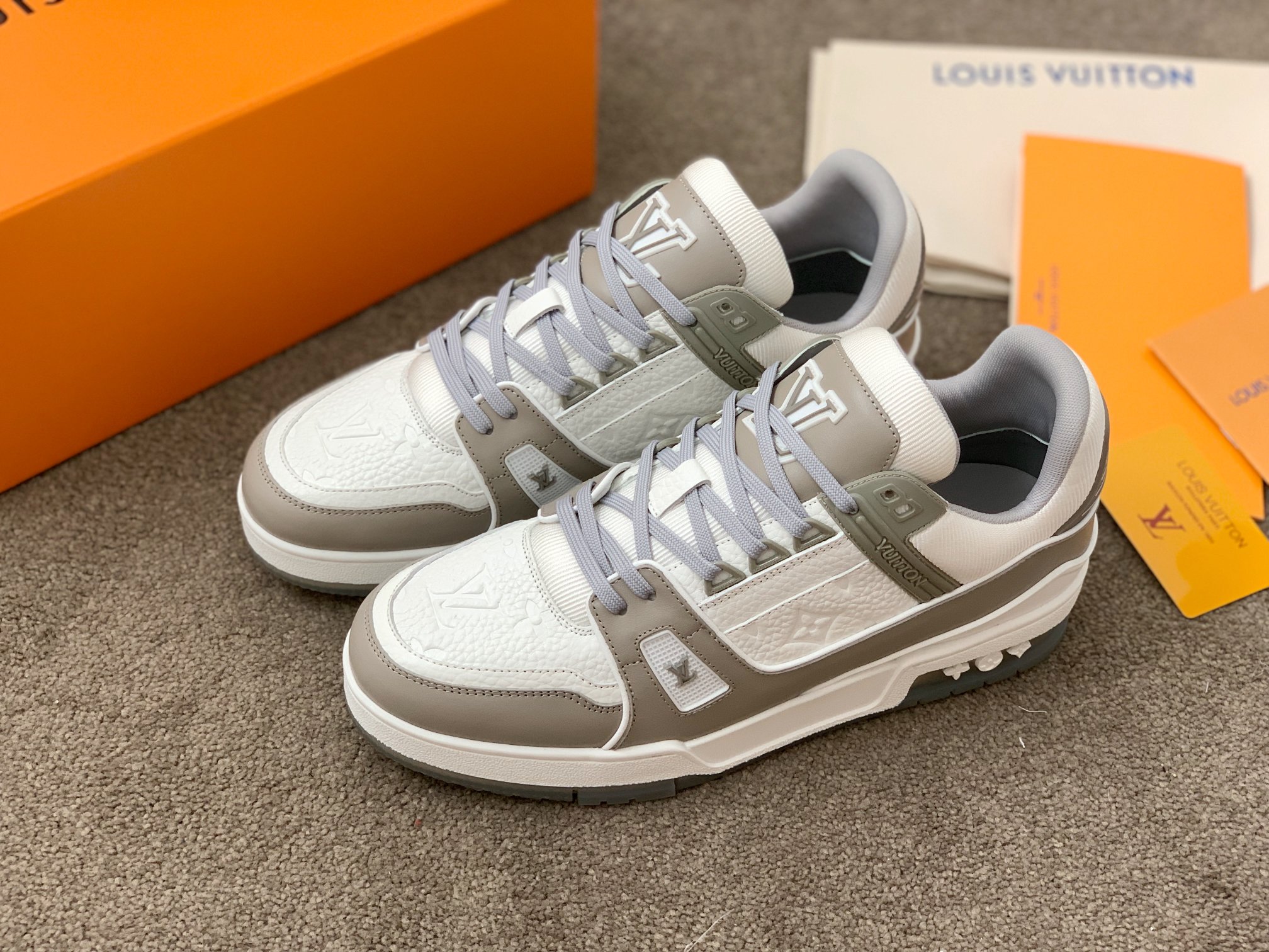 Louis Vuitton LV Trainer 运动鞋 独家定制牛皮1:1 所有切边口都按照 的步骤加工涂边 独家私模Vuitton 标识
