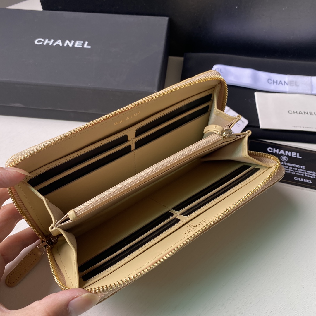 Chanel 小香22新款拉链长夹钱包到货 头层牛皮搭配新款luogo、同样是穿皮旁边钻石包围设计 细节美到淋漓尽致 尺寸:10×19