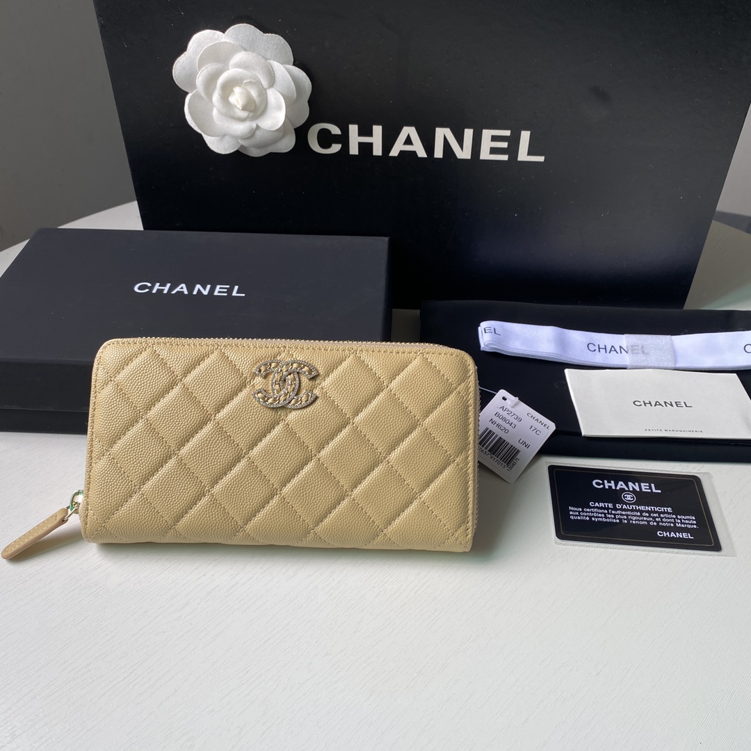 Chanel 小香22新款拉链长夹钱包到货 头层牛皮搭配新款luogo、同样是穿皮旁边钻石包围设计 细节美到淋漓尽致 尺寸:10×19