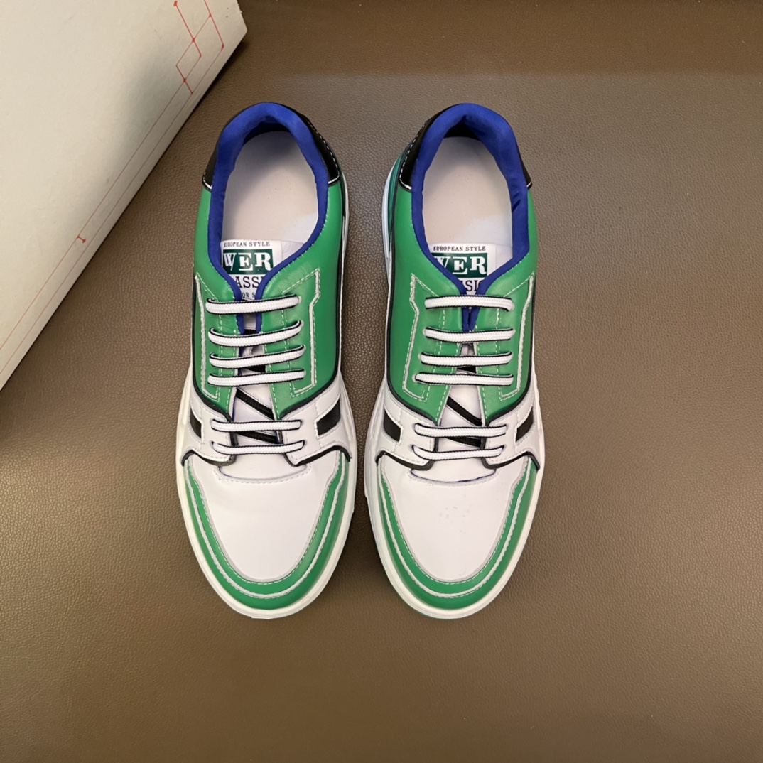 I5  高品质😍 欧美大师设计简洁高档大气，专柜品质值得信赖，面料进口顶级牛皮 。😍 牛皮 内里🐑 做工精细，专柜原版大底，上脚舒适百搭，潮男乐福专属定制，小 麦昆 Alexander McQueen  适合司机户外行车🚗 休闲鞋系列之首 男鞋