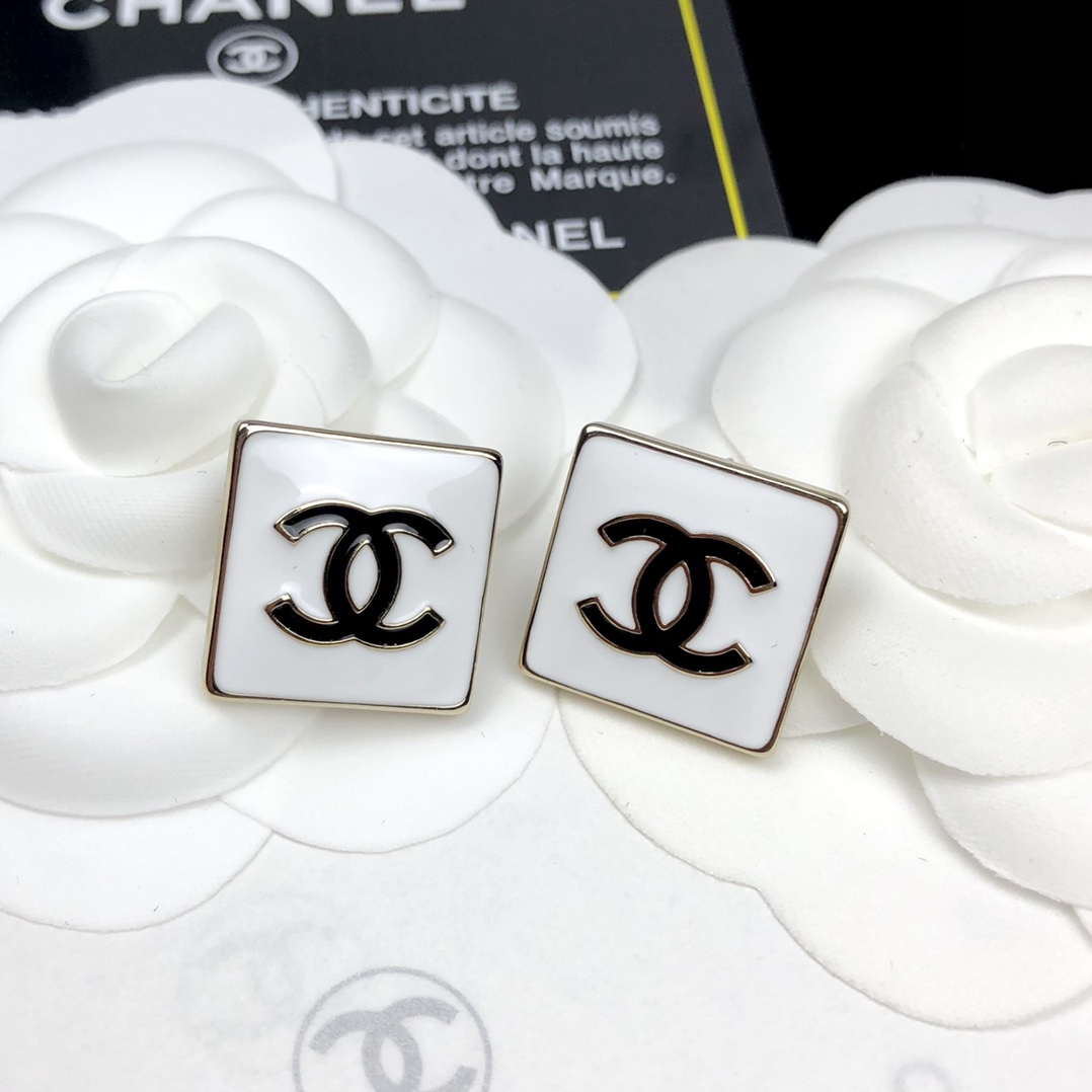 NO:921597,Xiaoxiang white enamel double c black square earrings, Chanel earrings, chanel19860909小香白色珐琅双c黑色方块耳钉,香奈儿耳钉,chanel,Jewelry